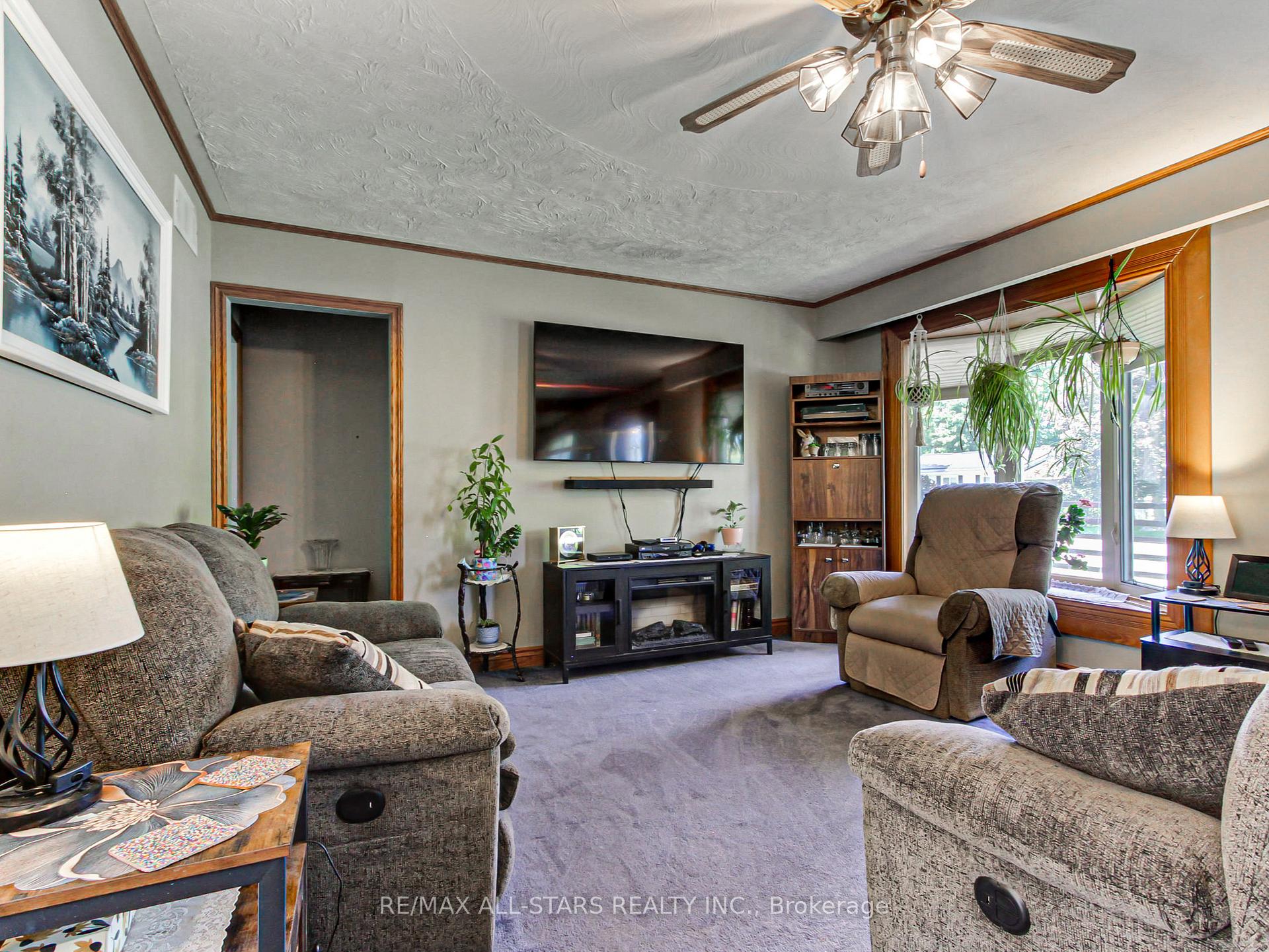 Photo 7 of 397 Winnifred Drive, Georgina, Keswick South — HOMEH