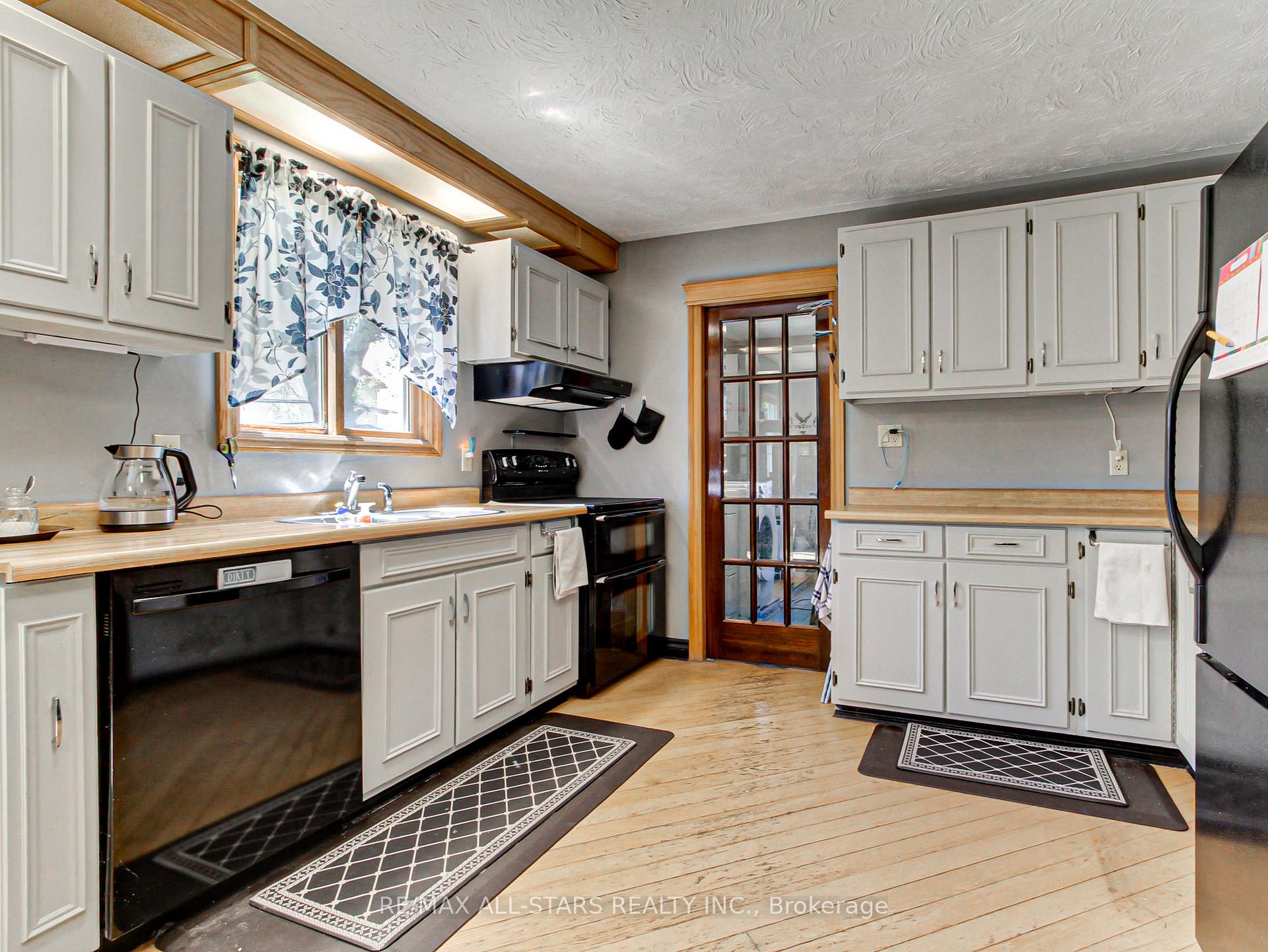 Photo 12 of 397 Winnifred Drive, Georgina, Keswick South — HOMEH