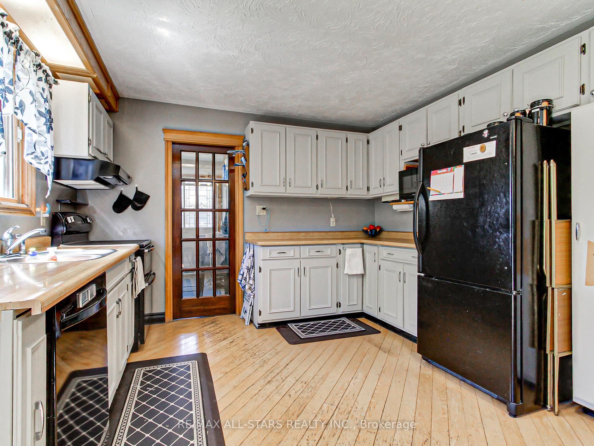 Photo 13 of 397 Winnifred Drive, Georgina, Keswick South — HOMEH