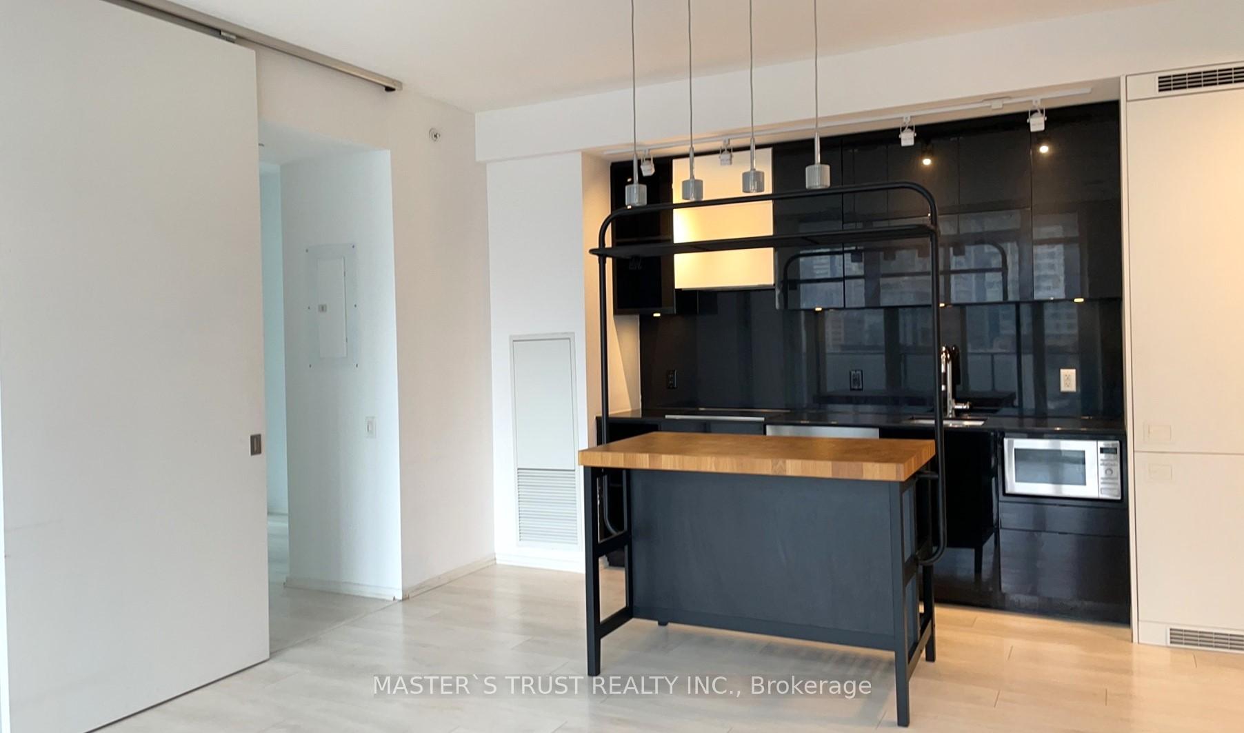 Photo 4 of Unit 809, 125 Peter Street, Toronto, Waterfront Communities — HOMEH