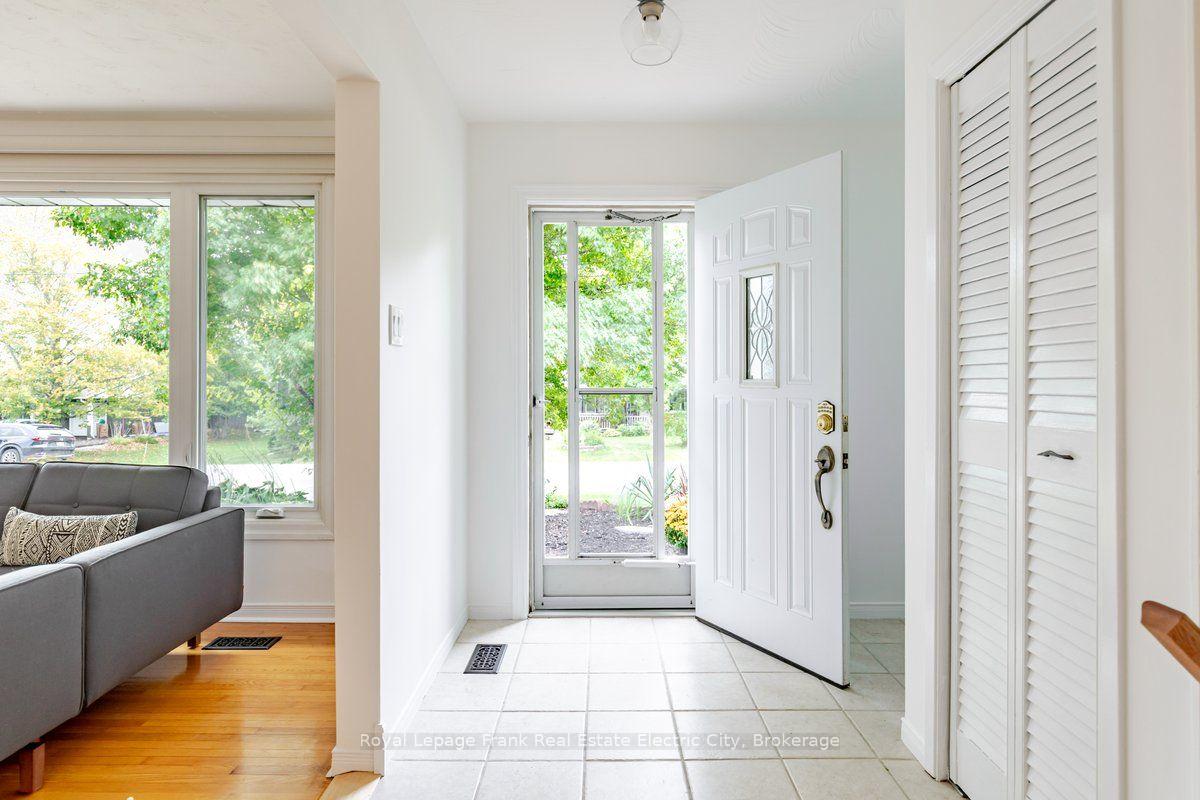 Photo 5 of 368 O'Leary Avenue, Peterborough, Northcrest Ward 5 — HOMEH