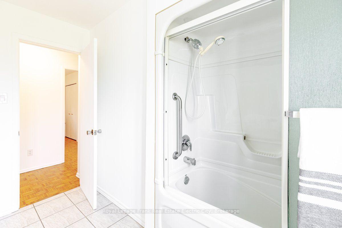 Photo 21 of 368 O'Leary Avenue, Peterborough, Northcrest Ward 5 — HOMEH