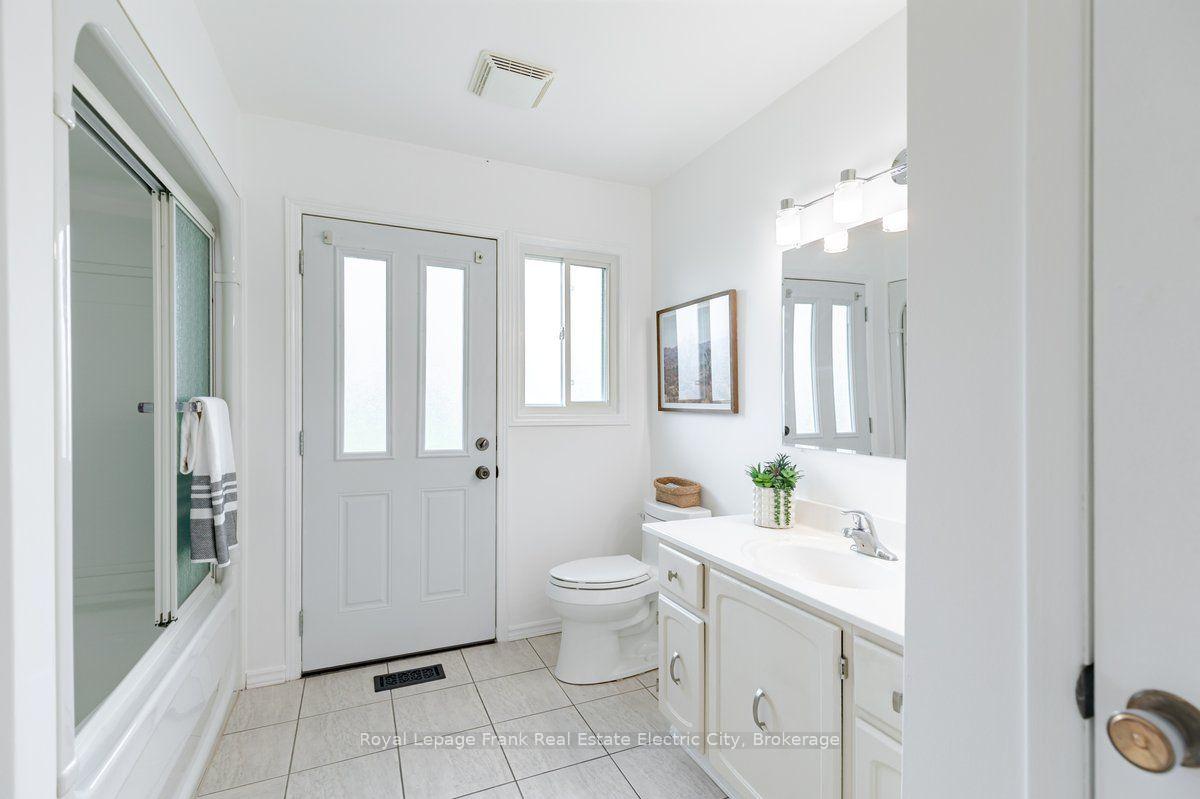 Photo 25 of 368 O'Leary Avenue, Peterborough, Northcrest Ward 5 — HOMEH