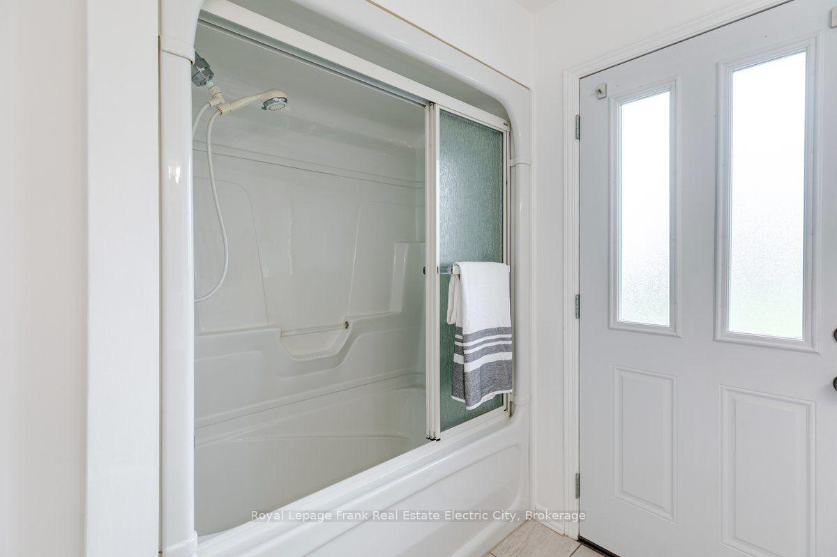 Photo 26 of 368 O'Leary Avenue, Peterborough, Northcrest Ward 5 — HOMEH