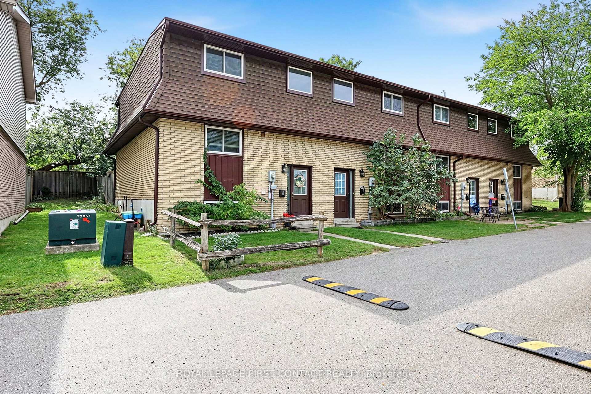 Photo 2 of Unit 8, 233 Innisfil Street, Barrie, Allandale Centre — HOMEH