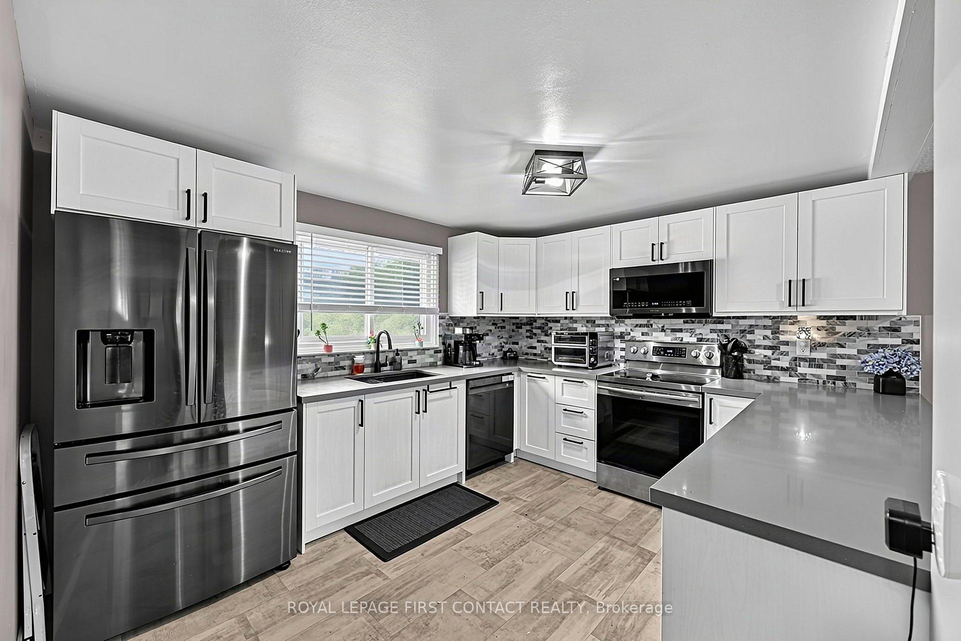 Photo 3 of Unit 8, 233 Innisfil Street, Barrie, Allandale Centre — HOMEH