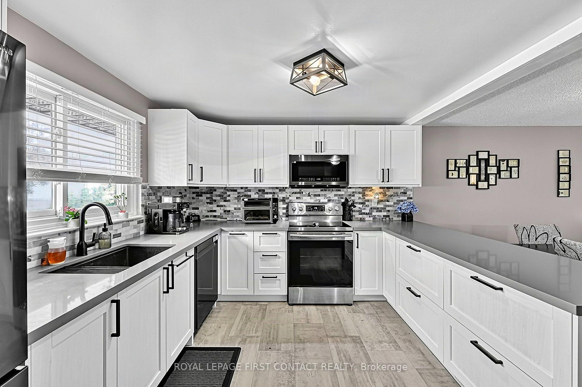 Photo 4 of Unit 8, 233 Innisfil Street, Barrie, Allandale Centre — HOMEH