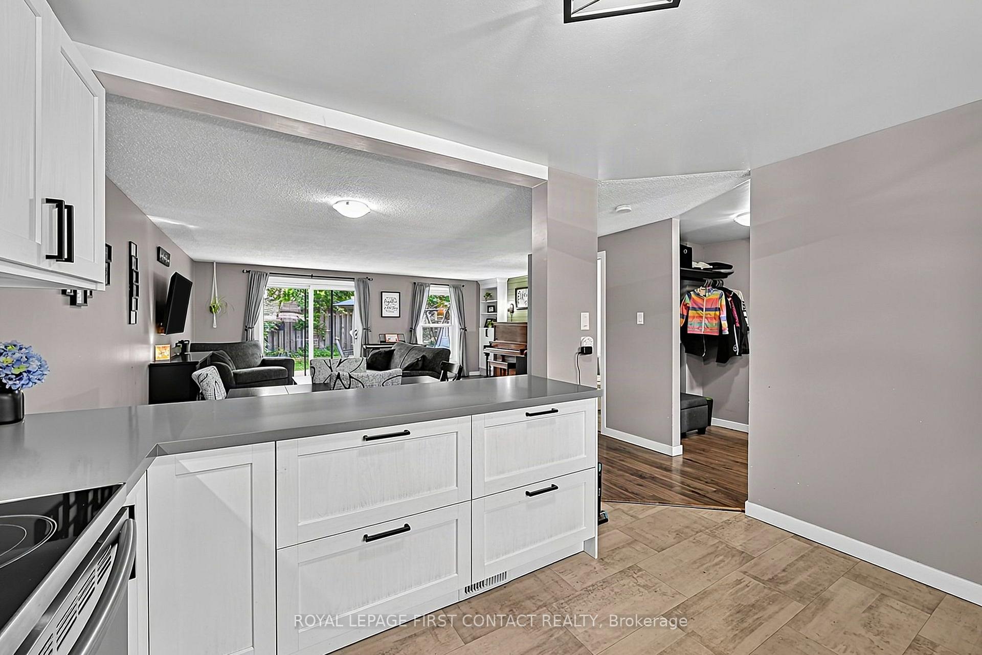 Photo 5 of Unit 8, 233 Innisfil Street, Barrie, Allandale Centre — HOMEH