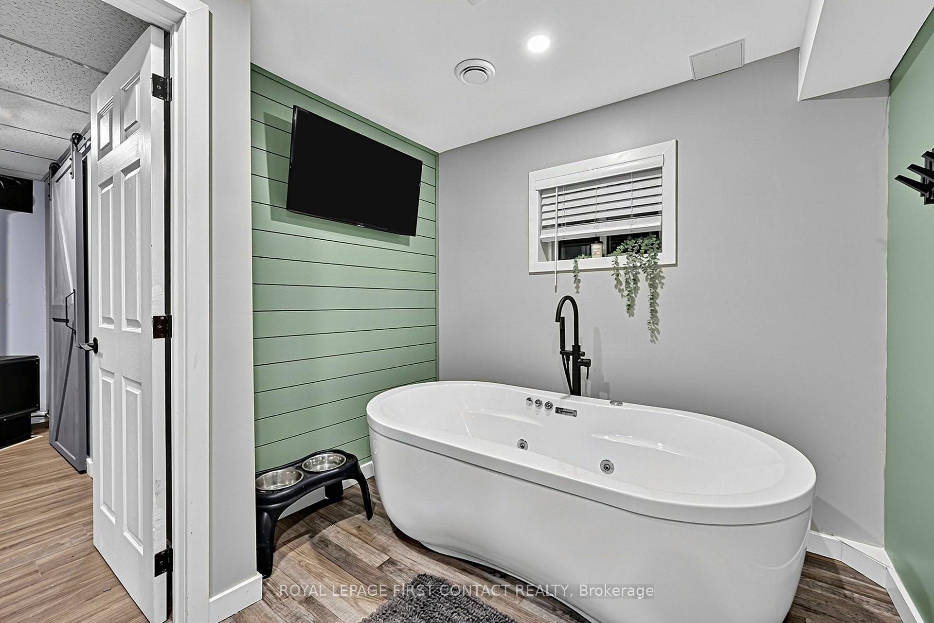 Photo 22 of Unit 8, 233 Innisfil Street, Barrie, Allandale Centre — HOMEH
