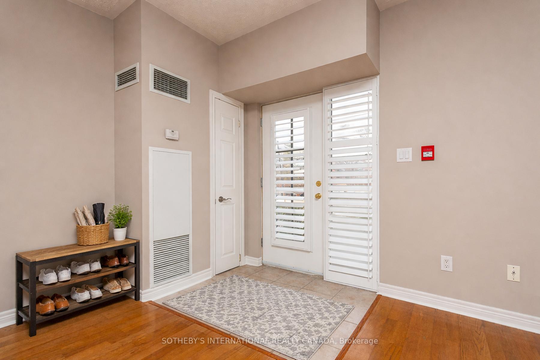 Photo 4 of Unit 108, 3085 Bloor Street W, Etobicoke, Stonegate-Queensway — HOMEH