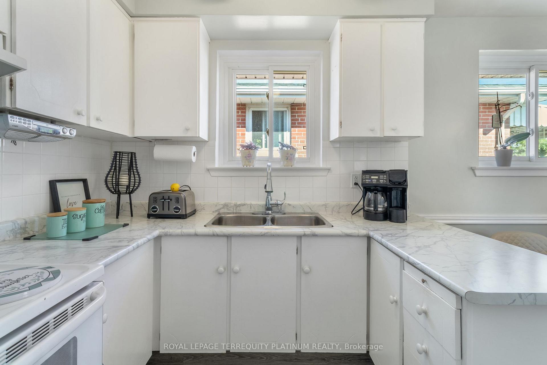 Photo 15 of 32 Buckland Road, North York, Glenfield-Jane Heights — HOMEH