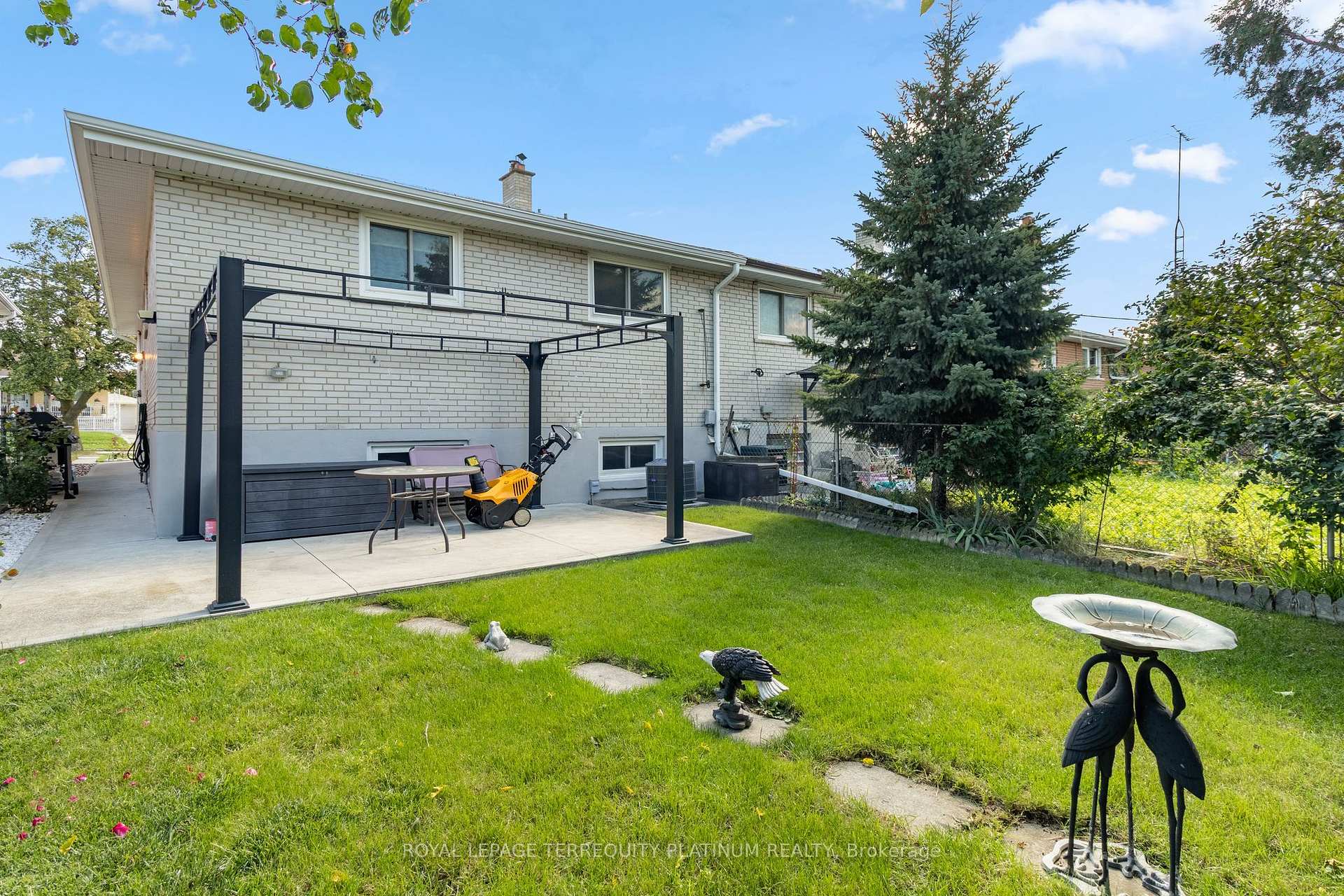 Photo 38 of 32 Buckland Road, North York, Glenfield-Jane Heights — HOMEH