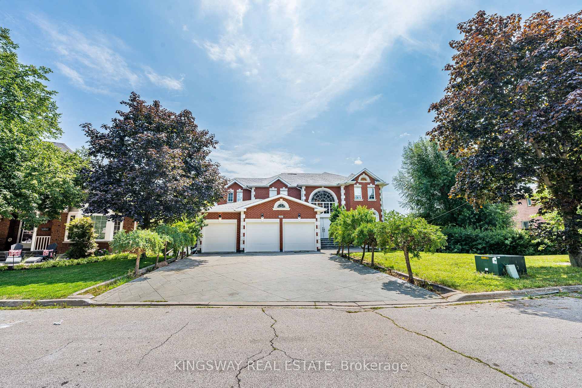 Photo 3 of 5969 Rayshaw Crescent, Mississauga, Streetsville — HOMEH