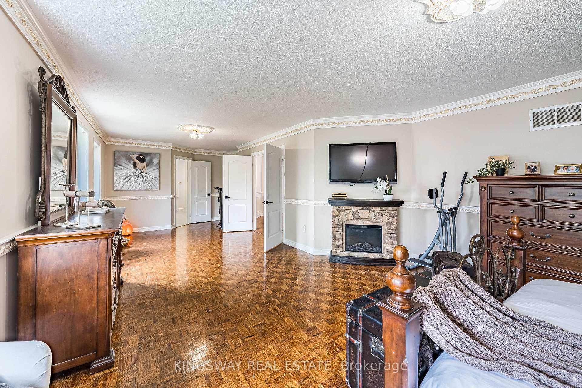 Photo 21 of 5969 Rayshaw Crescent, Mississauga, Streetsville — HOMEH