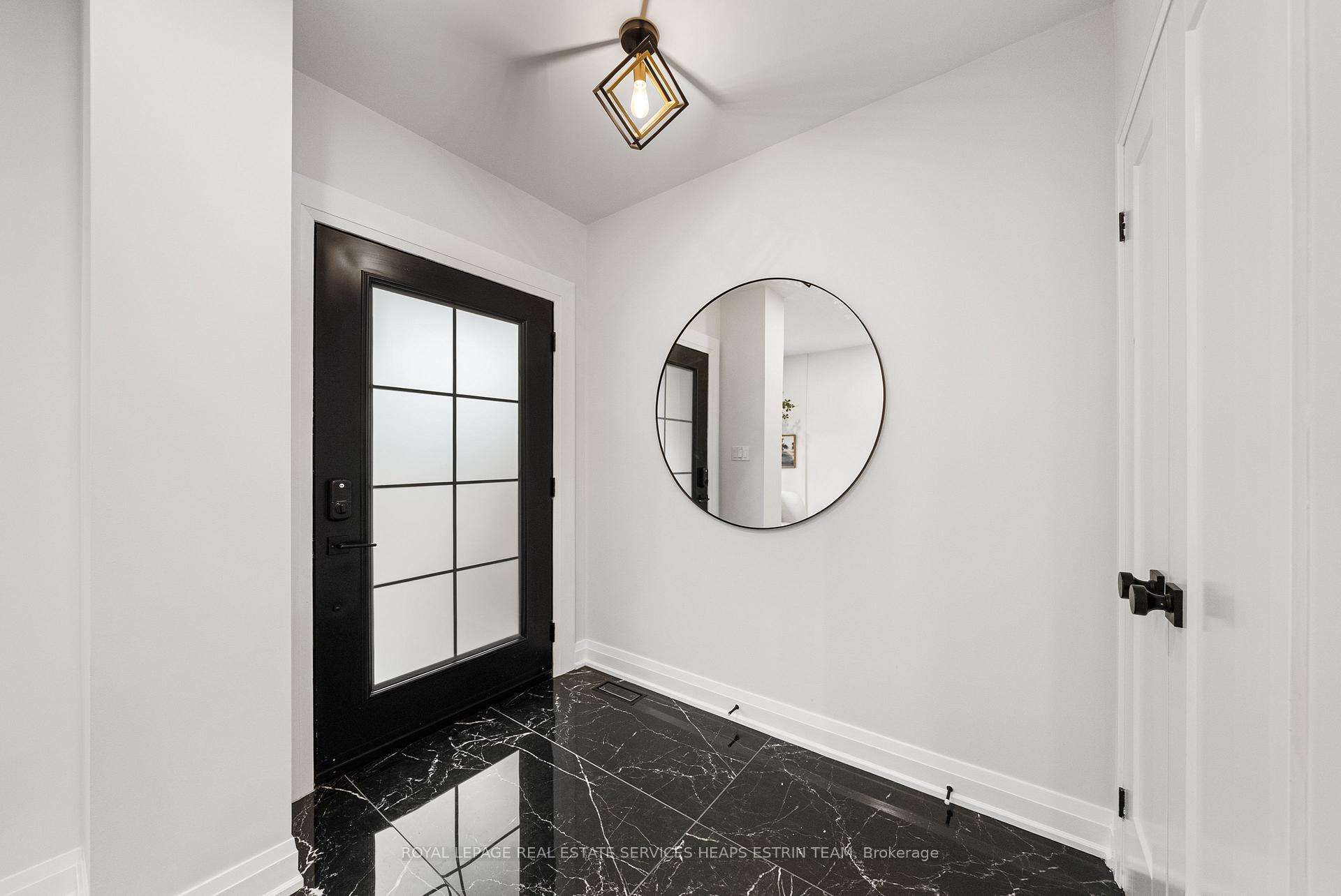 Photo 2 of 247A Lippincott Street, Toronto, University — HOMEH