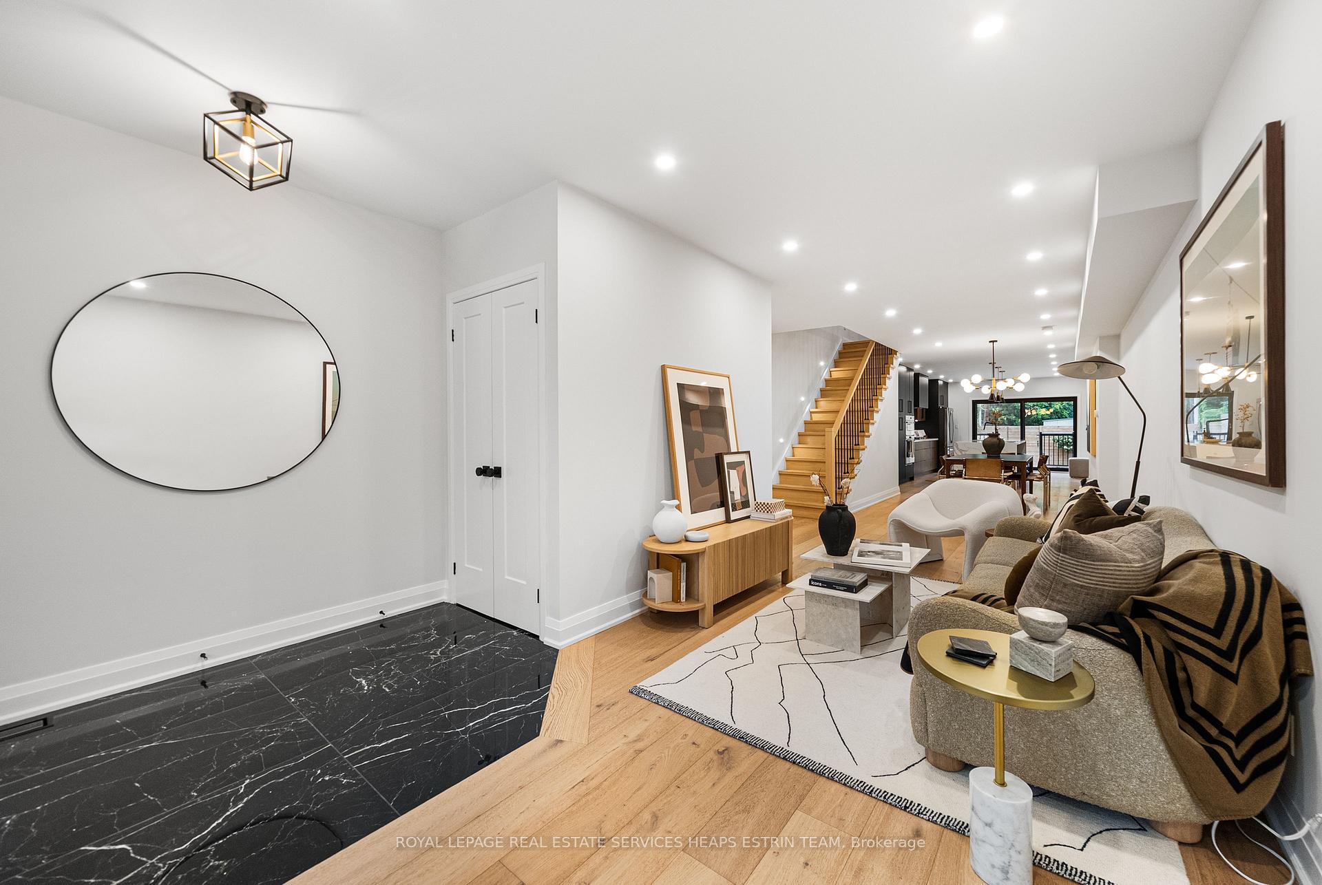 Photo 3 of 247A Lippincott Street, Toronto, University — HOMEH