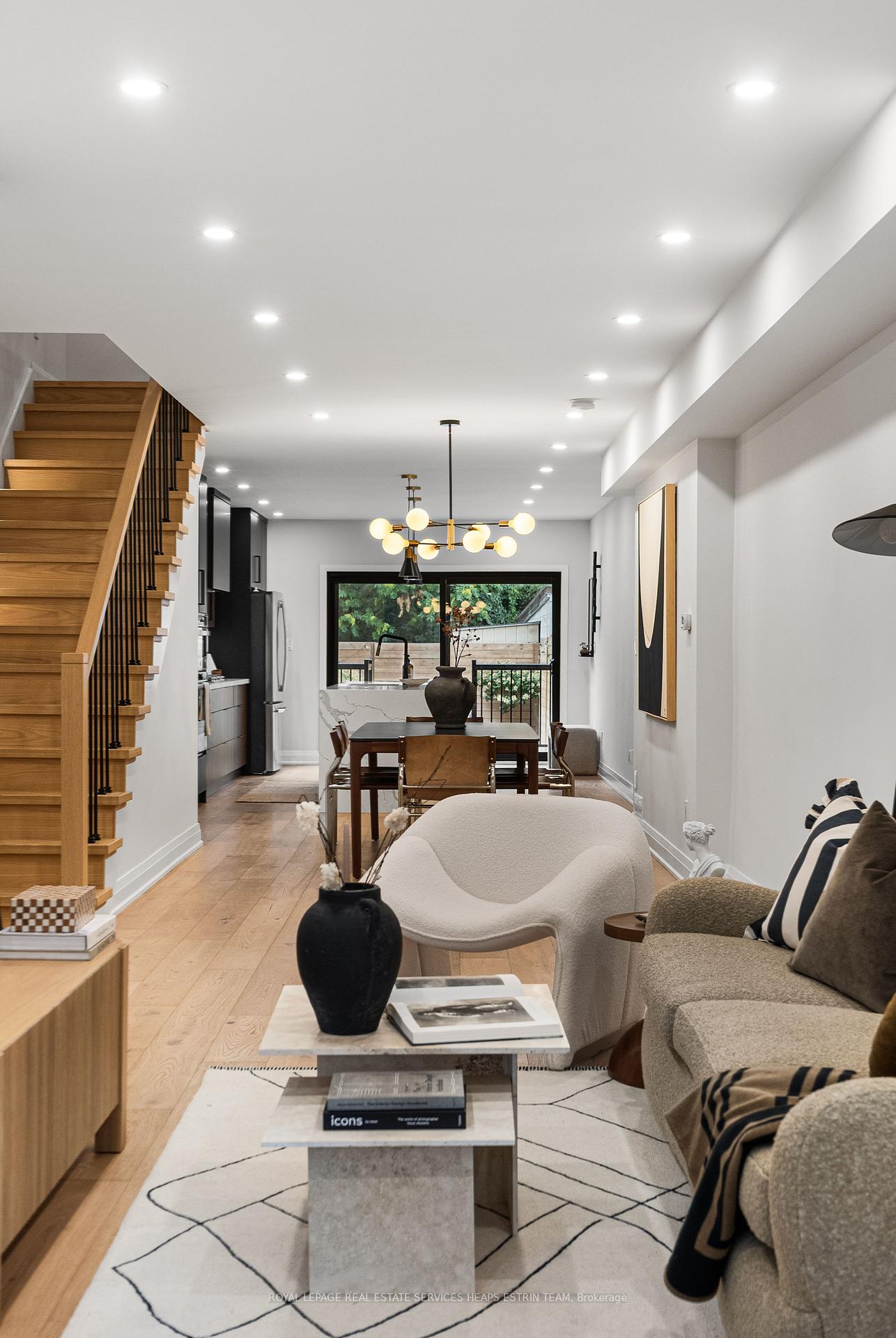 Photo 6 of 247A Lippincott Street, Toronto, University — HOMEH
