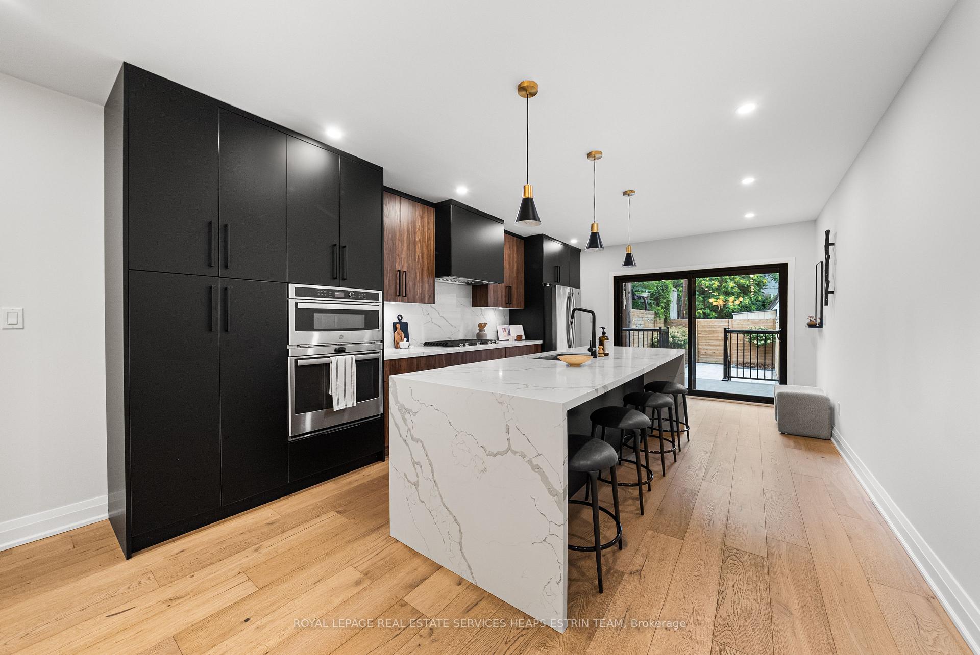 Photo 8 of 247A Lippincott Street, Toronto, University — HOMEH
