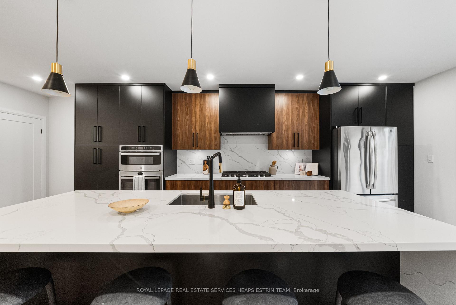 Photo 9 of 247A Lippincott Street, Toronto, University — HOMEH