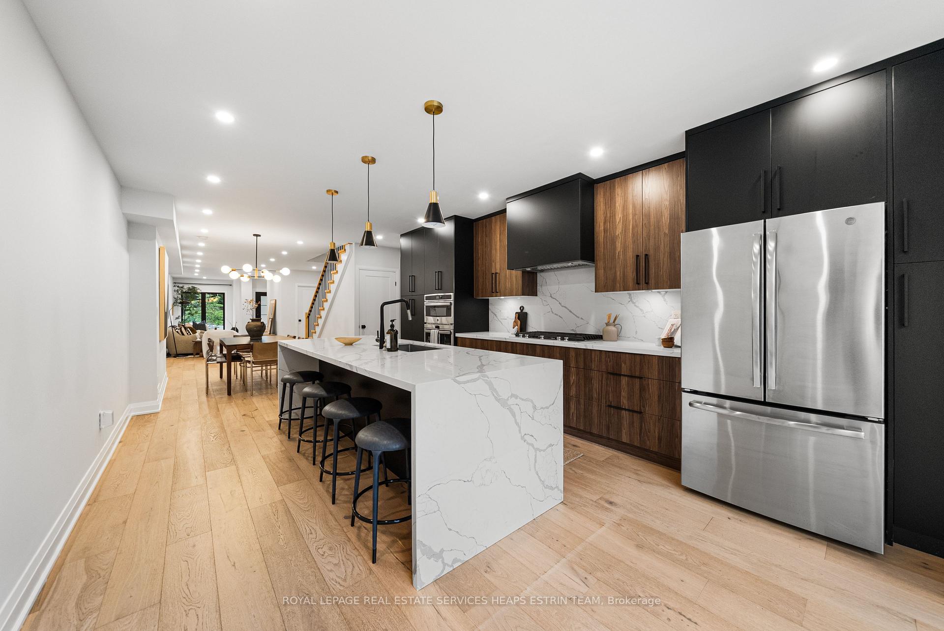 Photo 10 of 247A Lippincott Street, Toronto, University — HOMEH