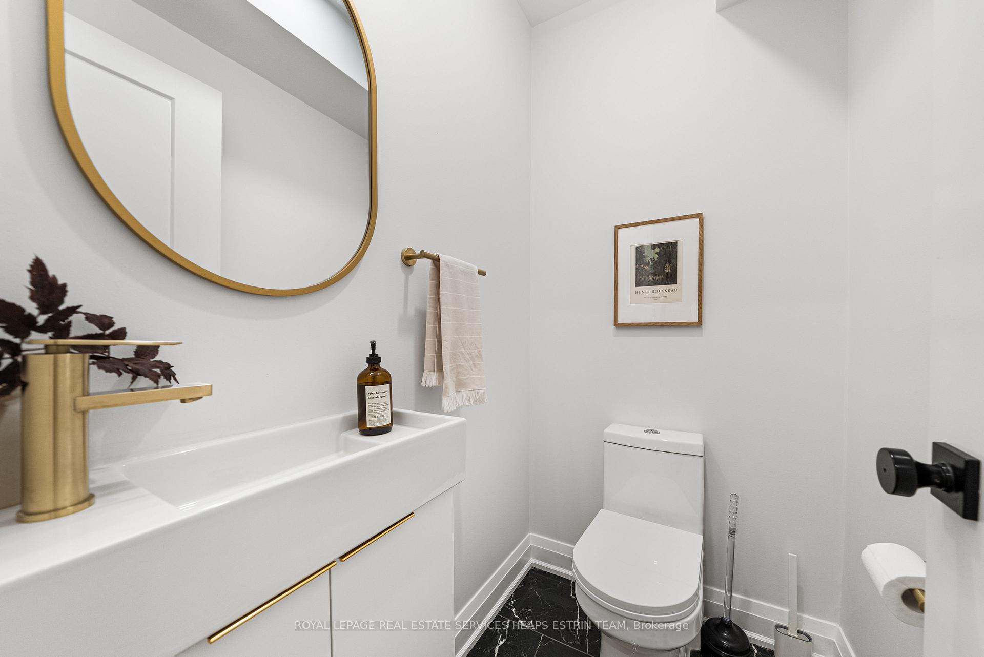 Photo 11 of 247A Lippincott Street, Toronto, University — HOMEH