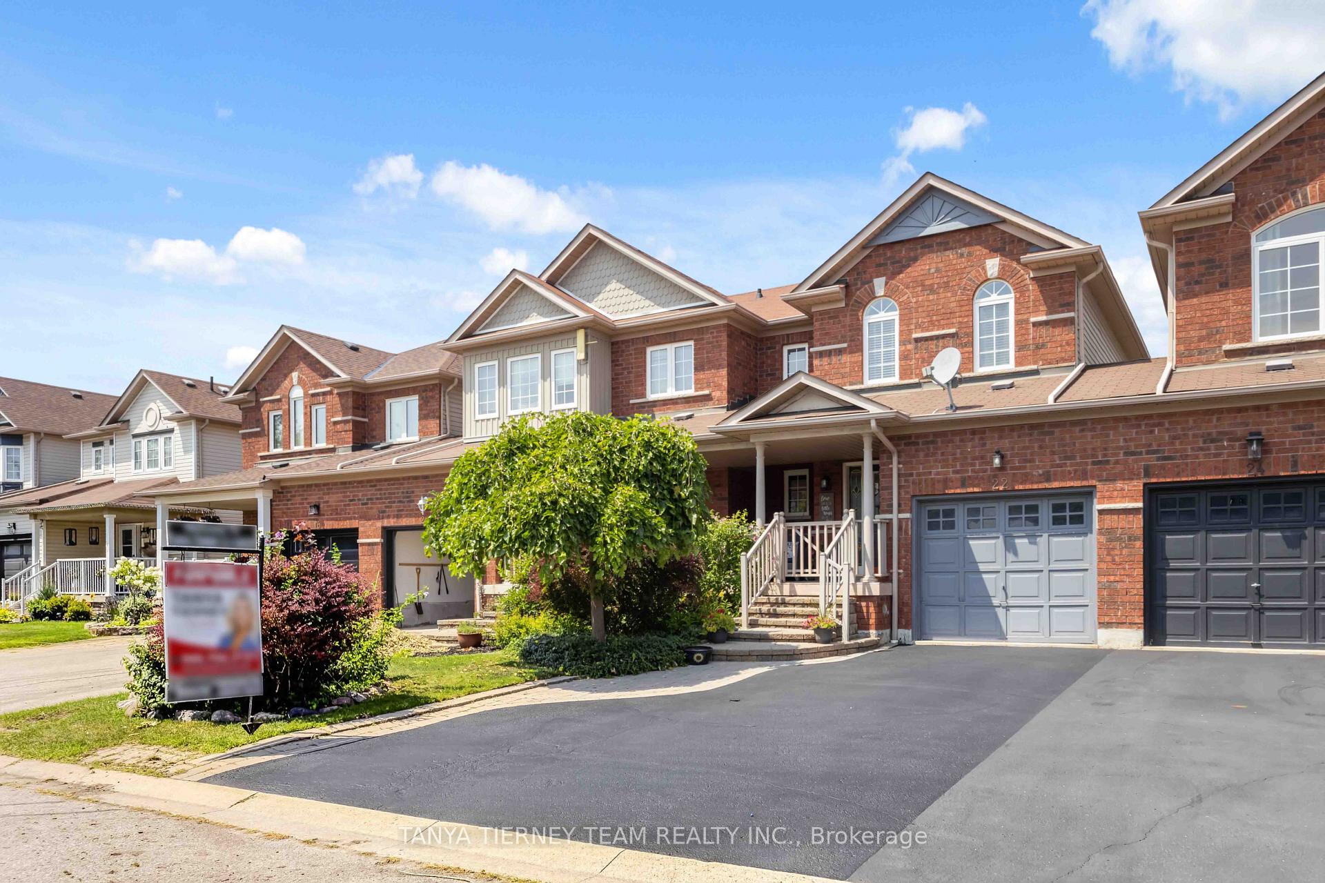 Photo 2 of 22 Sinden Drive, Whitby, Brooklin — HOMEH