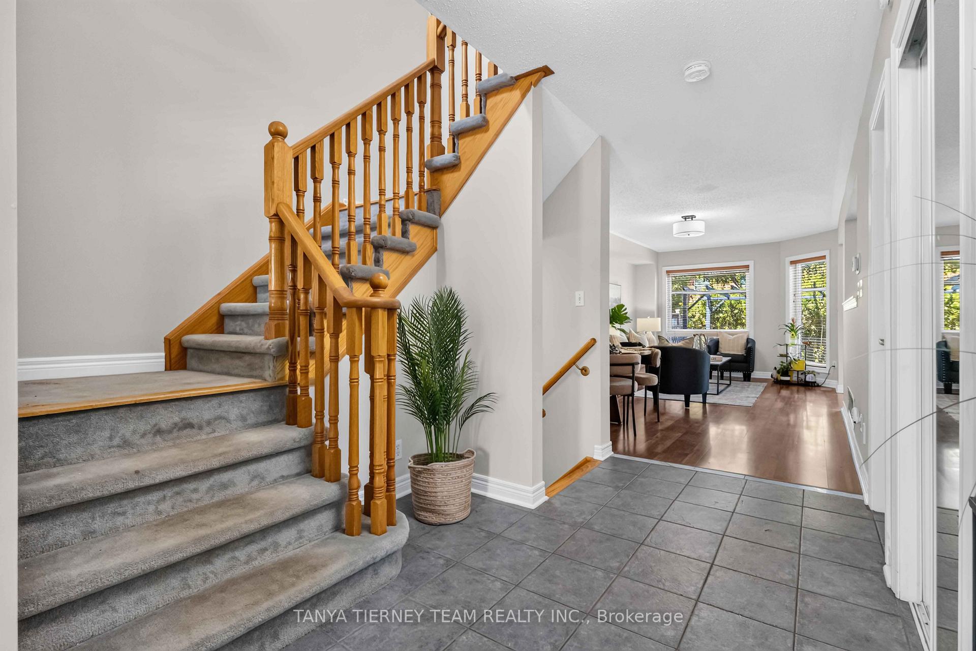 Photo 7 of 22 Sinden Drive, Whitby, Brooklin — HOMEH