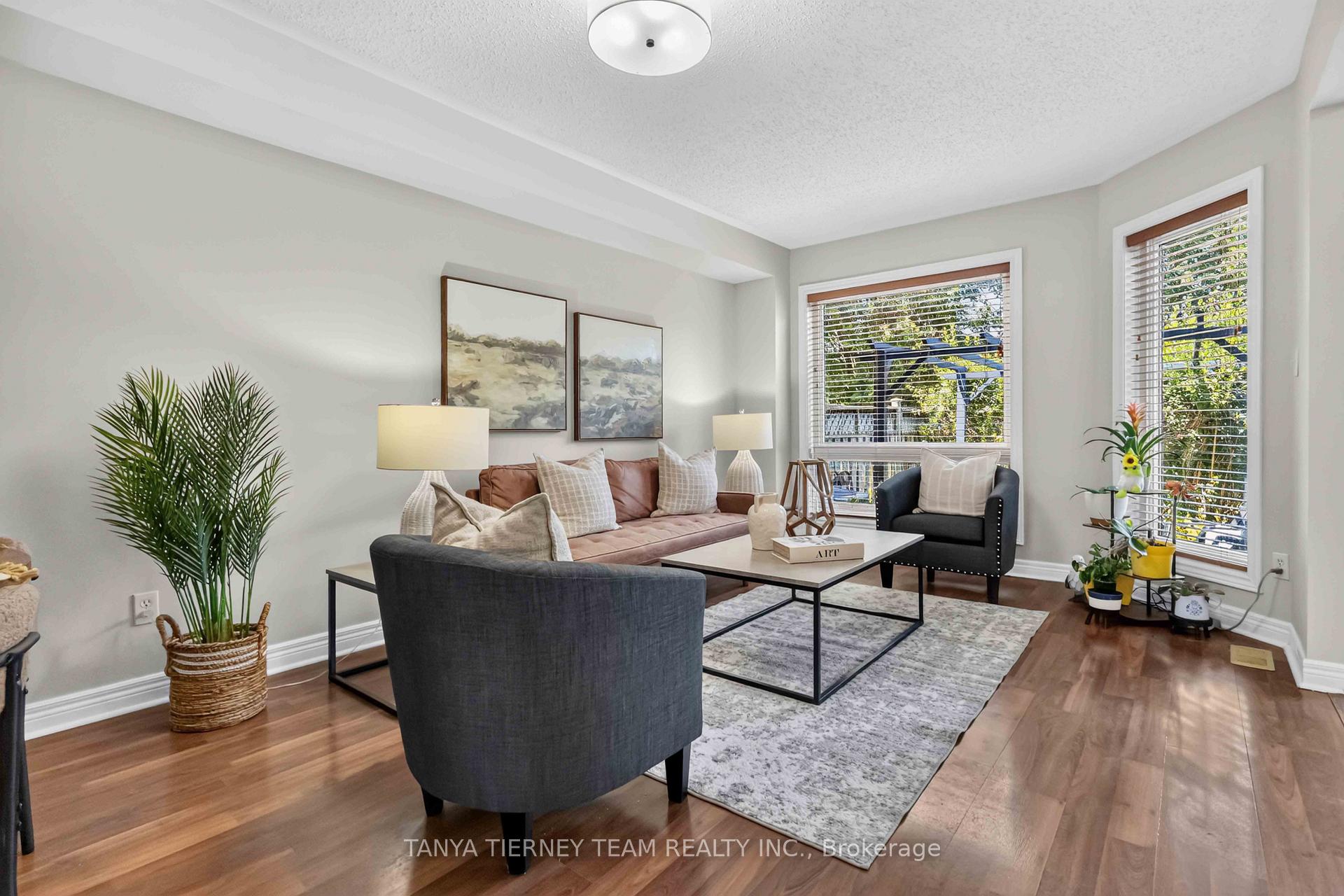 Photo 12 of 22 Sinden Drive, Whitby, Brooklin — HOMEH