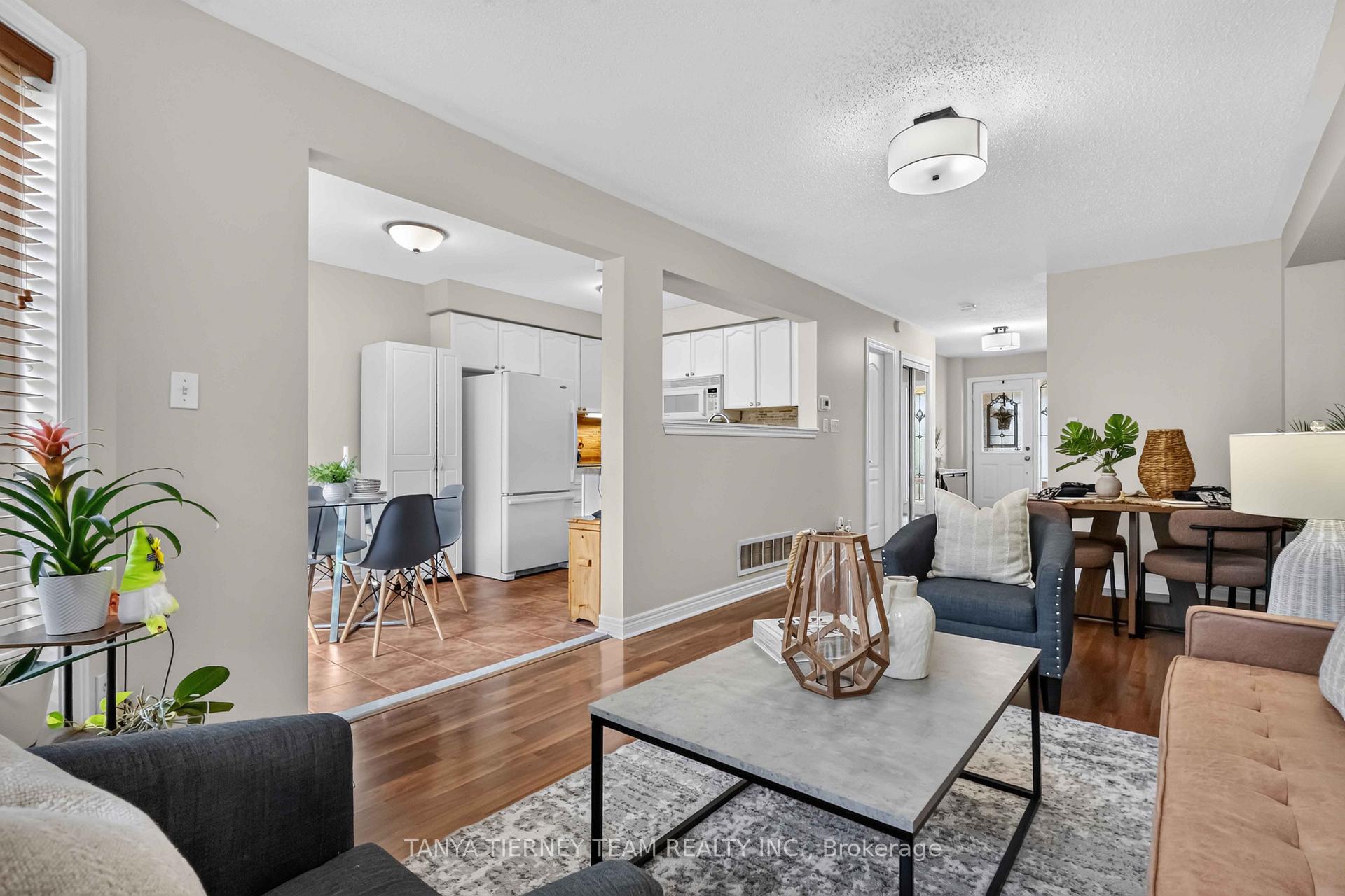 Photo 16 of 22 Sinden Drive, Whitby, Brooklin — HOMEH
