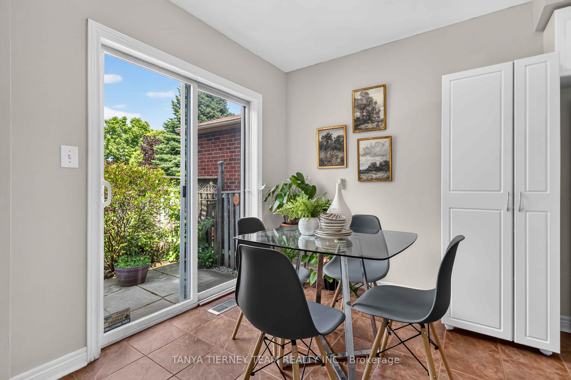 Photo 20 of 22 Sinden Drive, Whitby, Brooklin — HOMEH