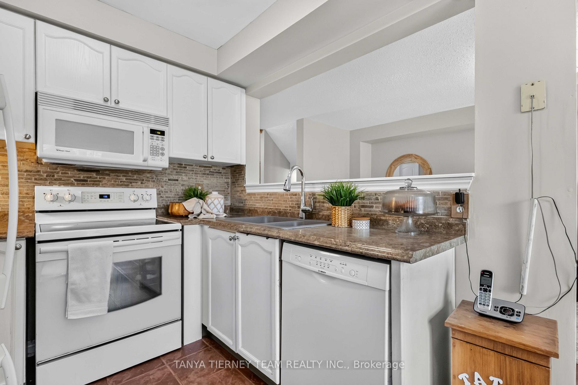 Photo 24 of 22 Sinden Drive, Whitby, Brooklin — HOMEH