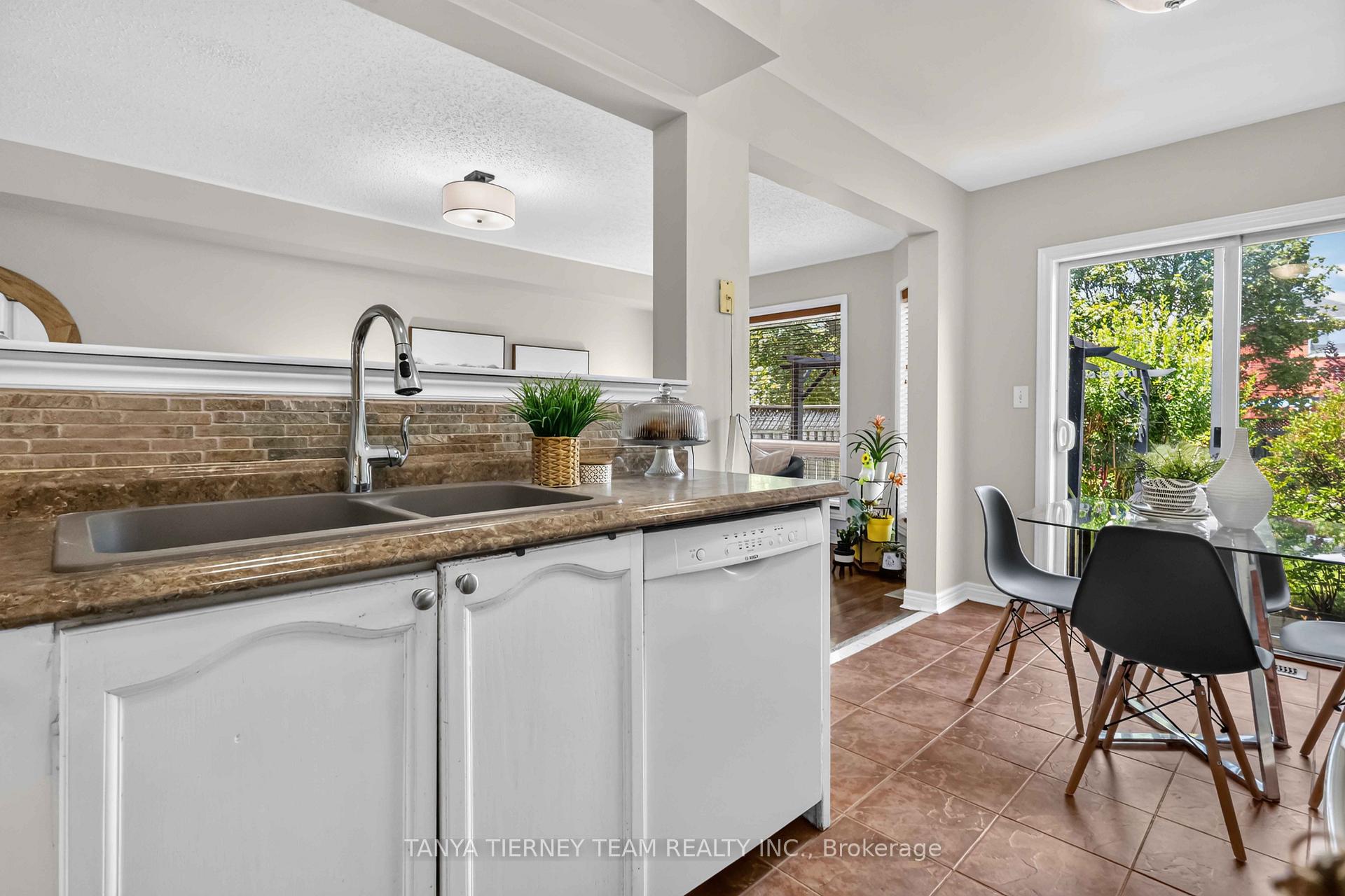 Photo 25 of 22 Sinden Drive, Whitby, Brooklin — HOMEH