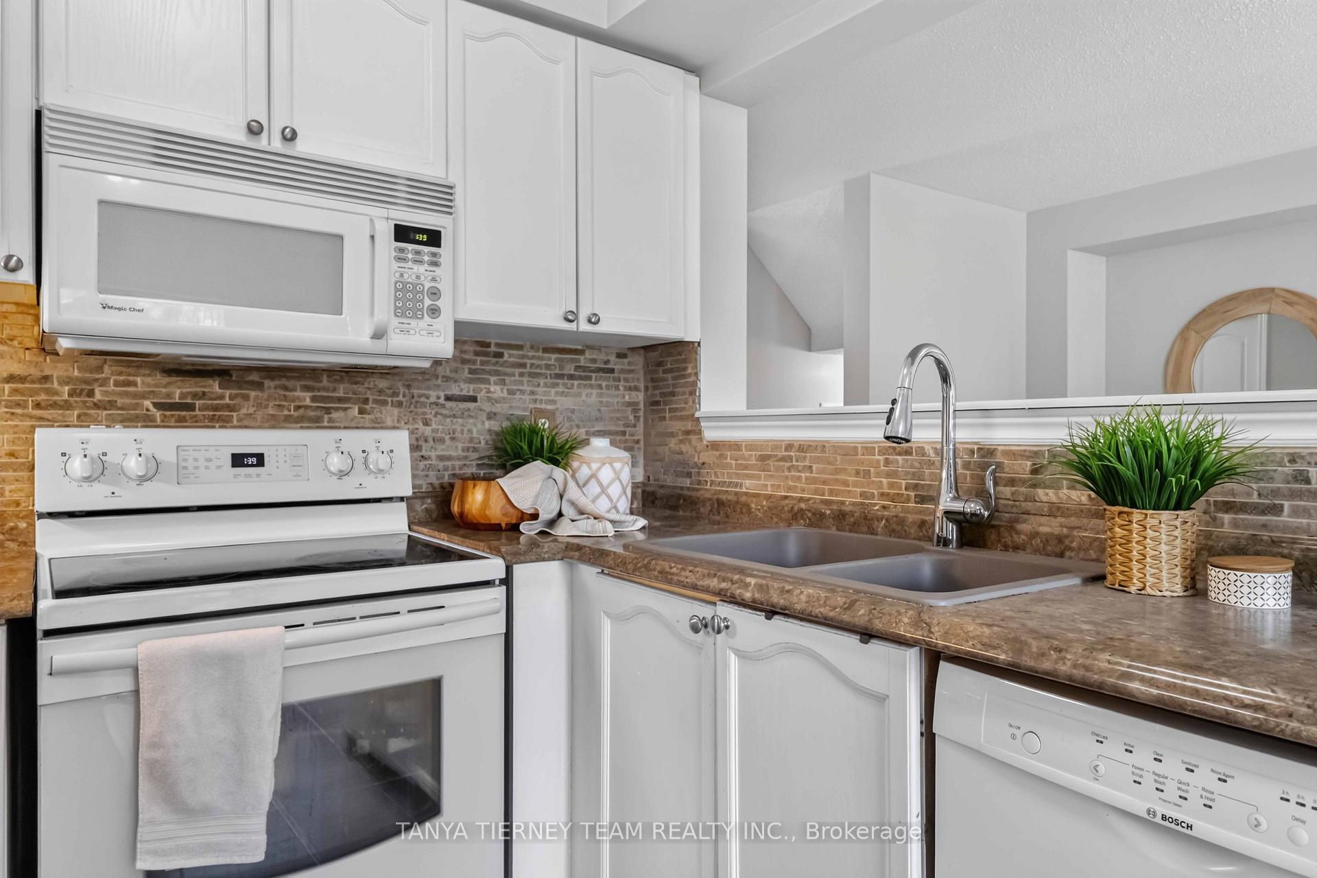 Photo 27 of 22 Sinden Drive, Whitby, Brooklin — HOMEH