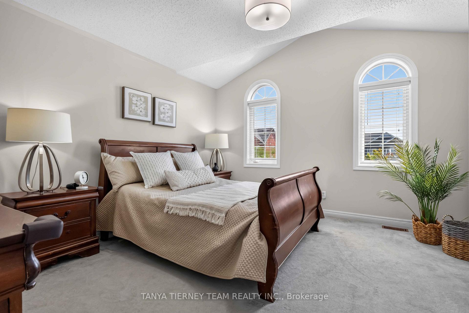 Photo 31 of 22 Sinden Drive, Whitby, Brooklin — HOMEH