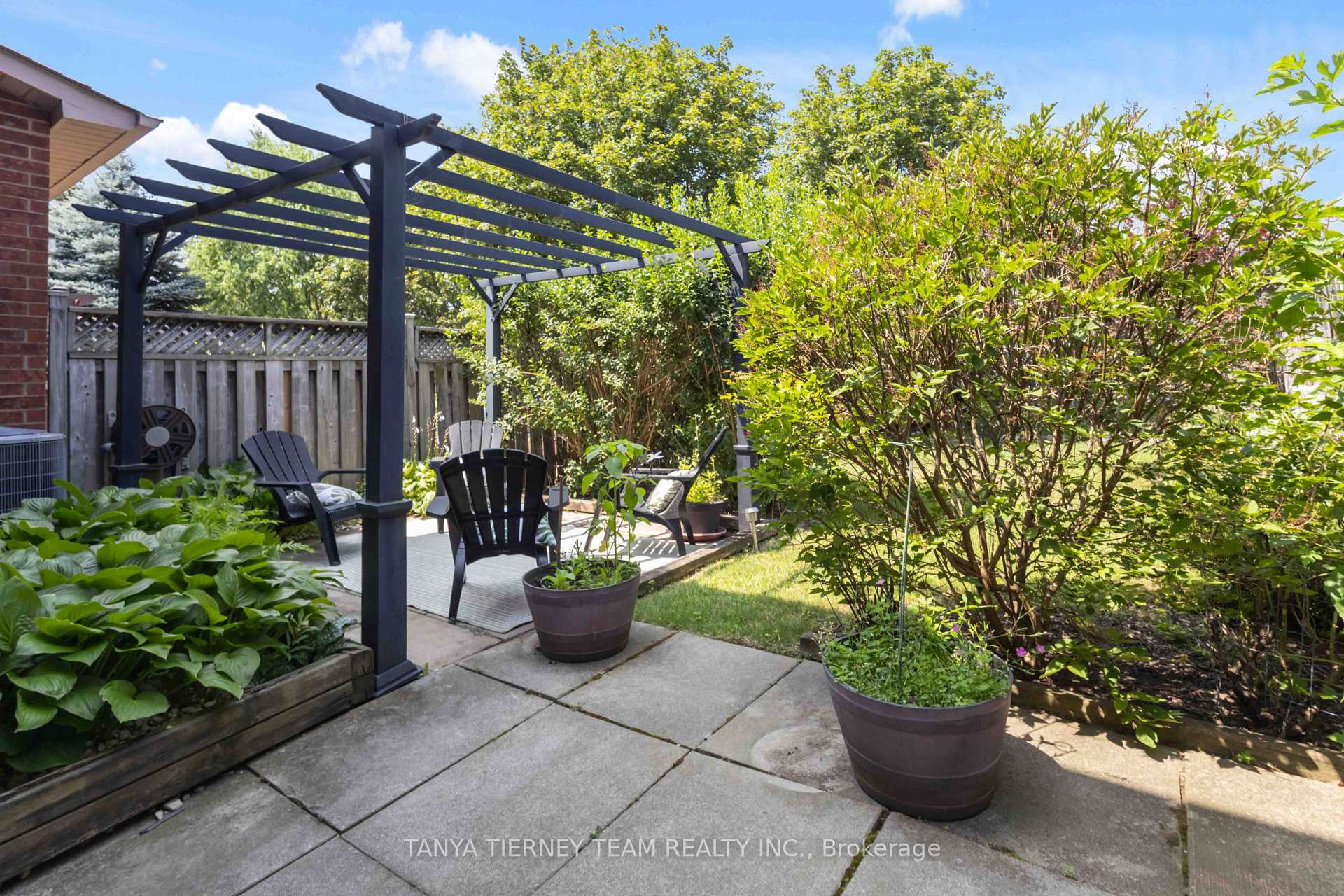 Photo 43 of 22 Sinden Drive, Whitby, Brooklin — HOMEH