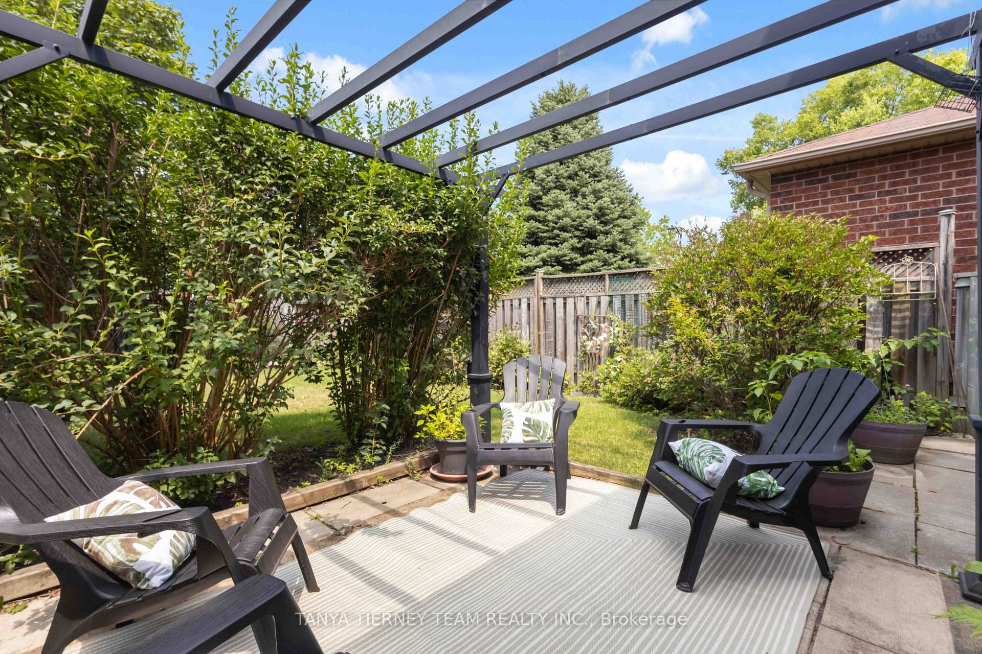 Photo 46 of 22 Sinden Drive, Whitby, Brooklin — HOMEH