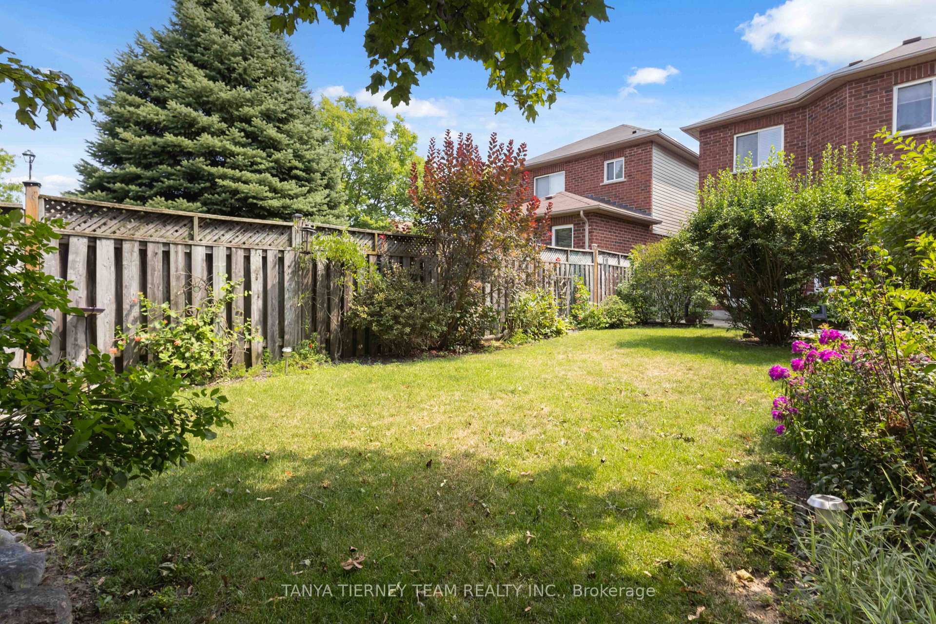 Photo 47 of 22 Sinden Drive, Whitby, Brooklin — HOMEH