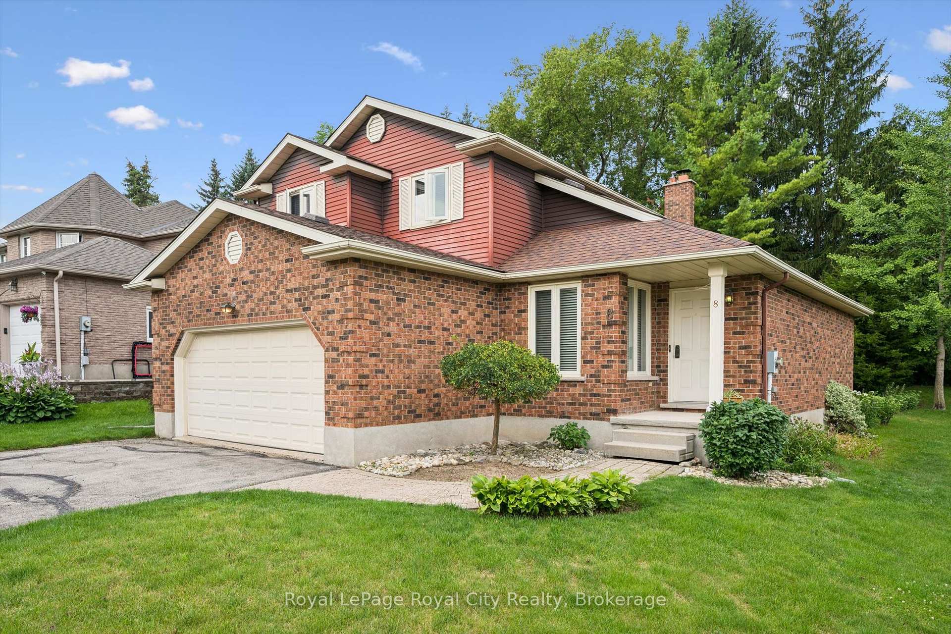 Photo 3 of 8 Mollison Court, Guelph, Kortright Hills — HOMEH