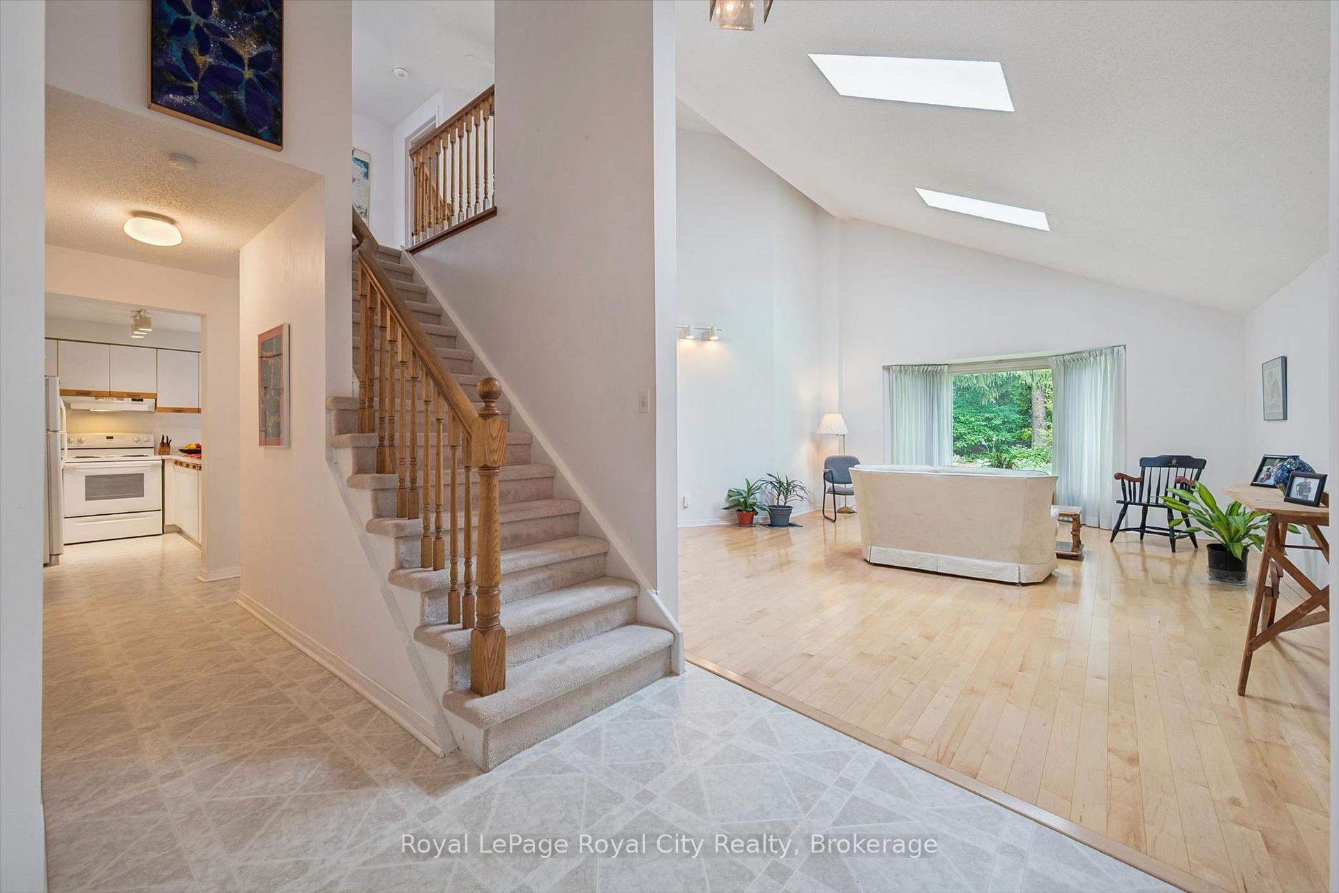 Photo 5 of 8 Mollison Court, Guelph, Kortright Hills — HOMEH