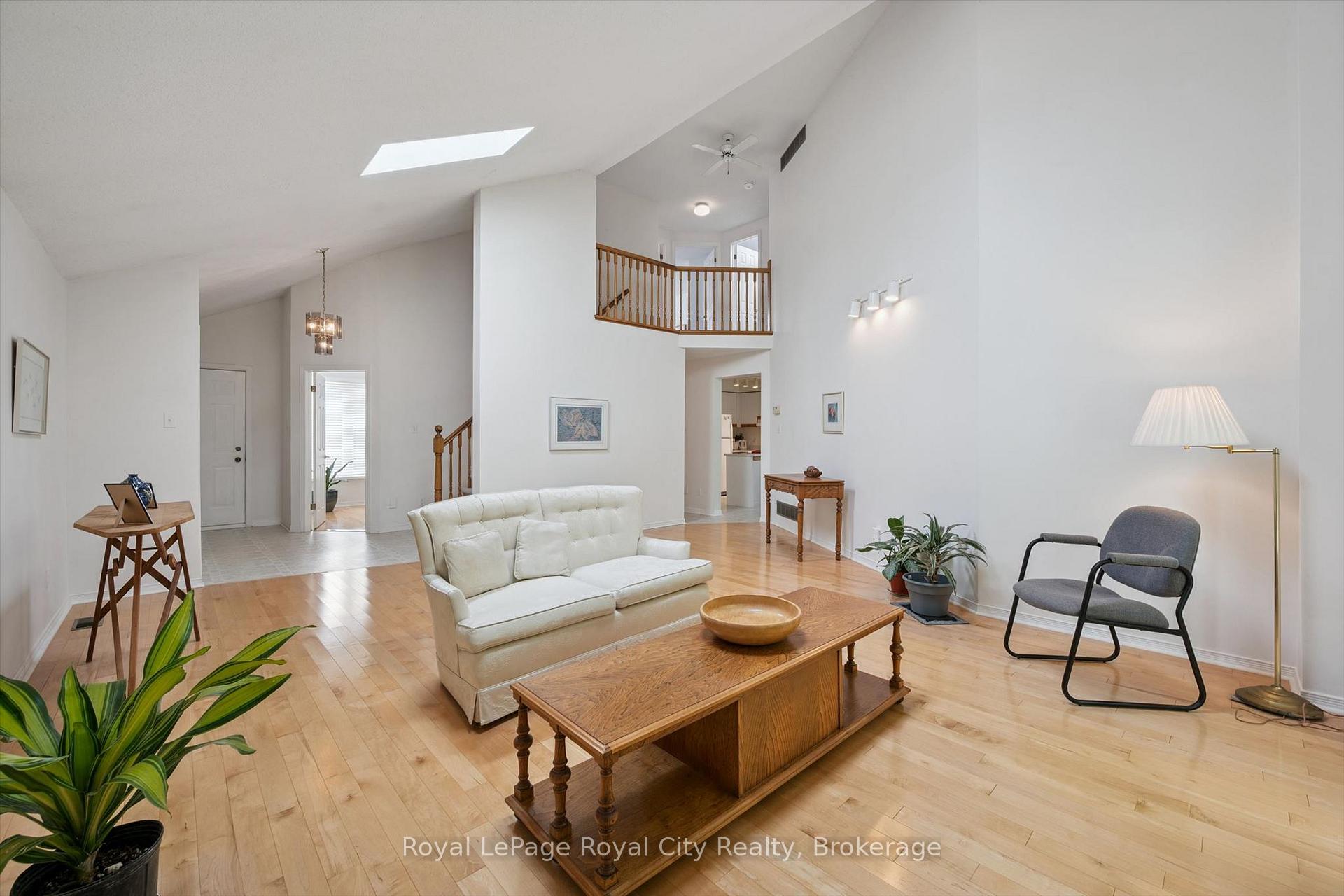 Photo 6 of 8 Mollison Court, Guelph, Kortright Hills — HOMEH
