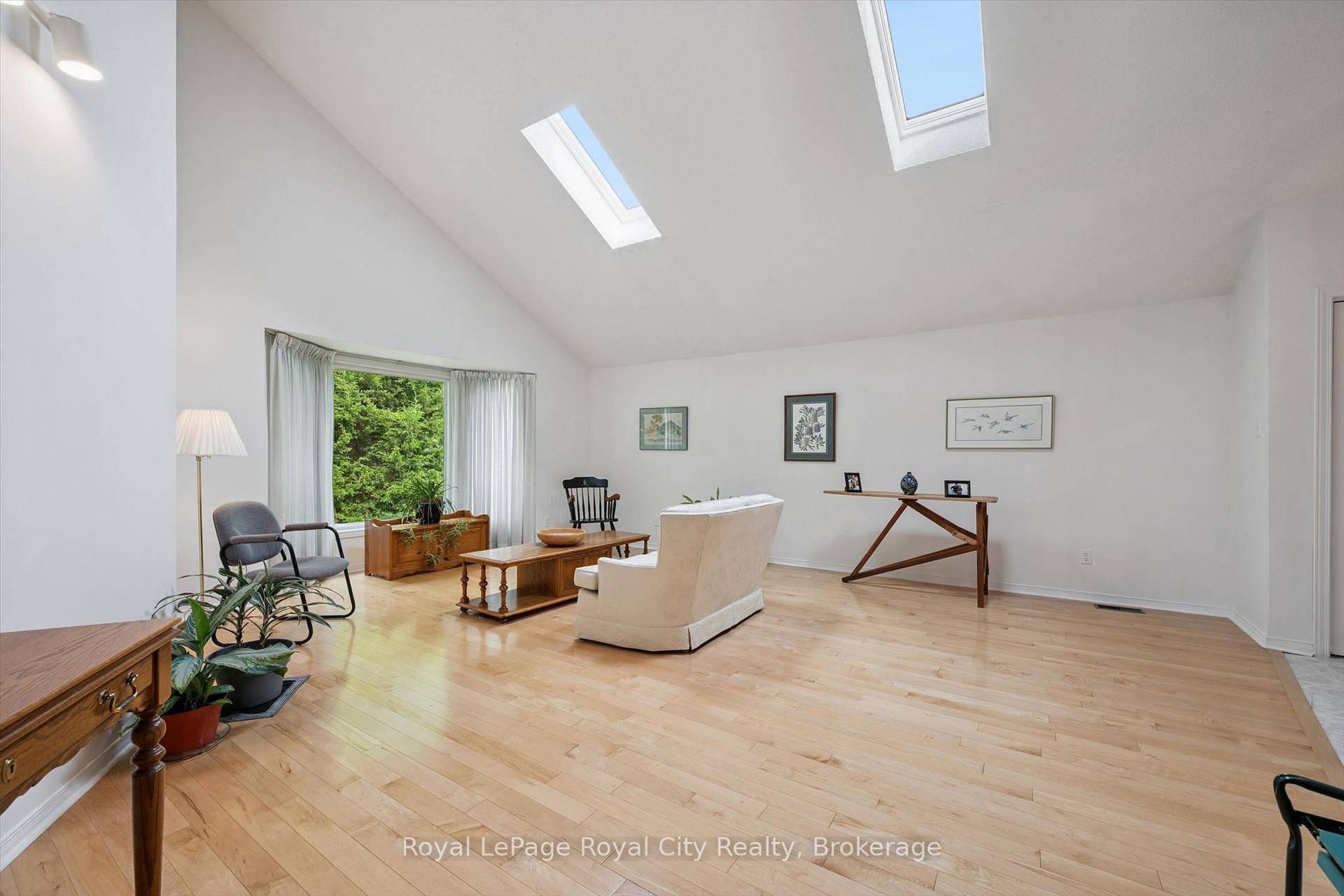 Photo 7 of 8 Mollison Court, Guelph, Kortright Hills — HOMEH