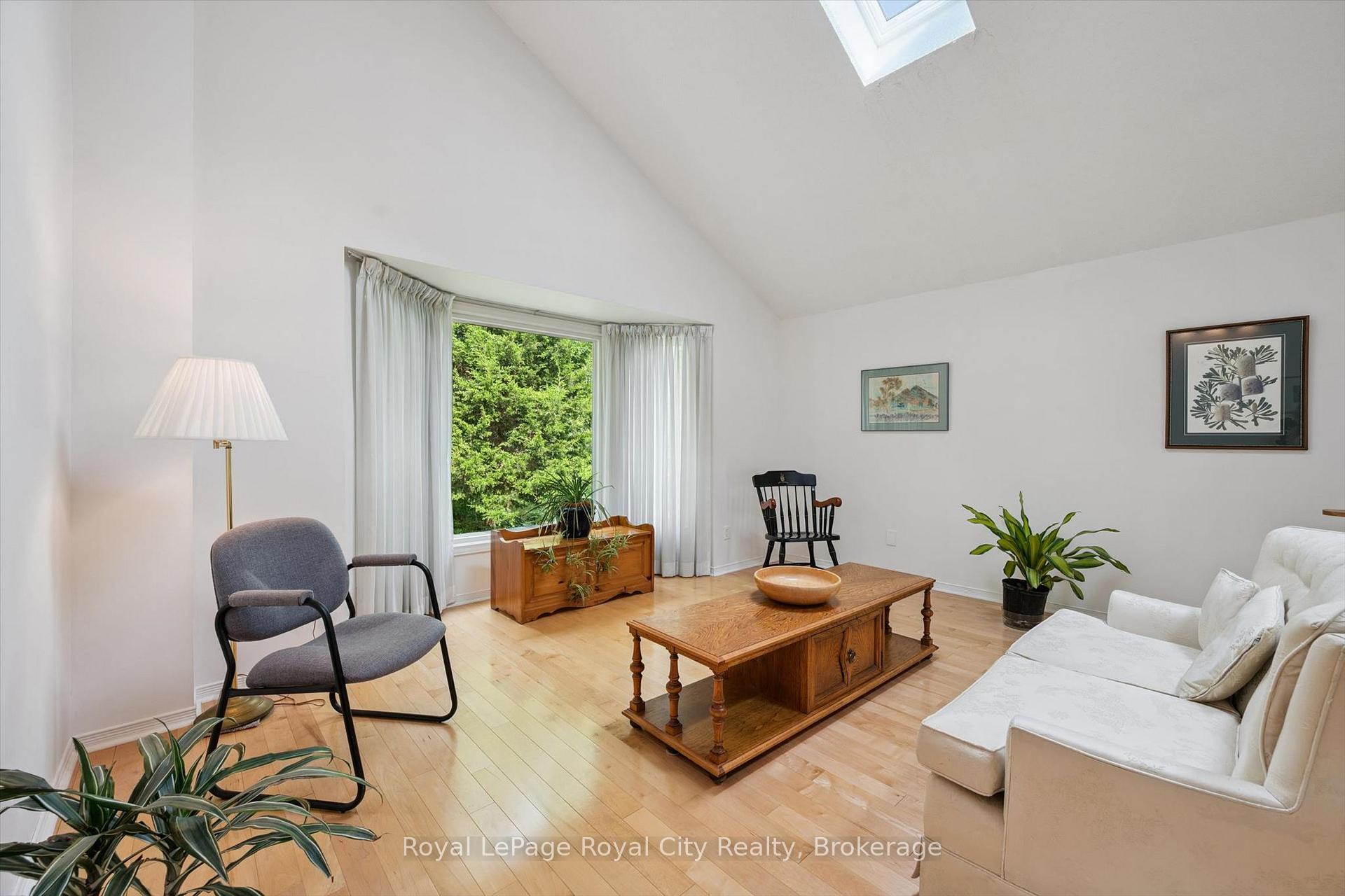 Photo 8 of 8 Mollison Court, Guelph, Kortright Hills — HOMEH