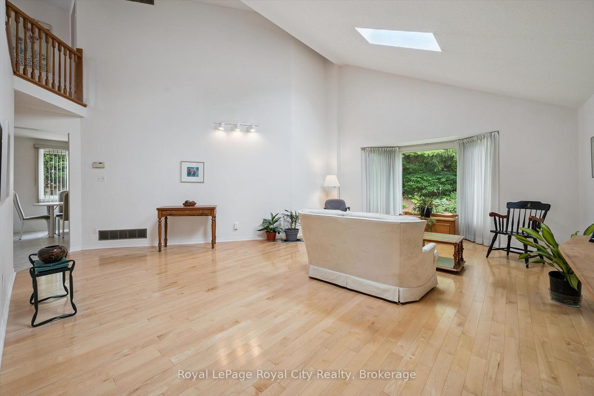 Photo 9 of 8 Mollison Court, Guelph, Kortright Hills — HOMEH