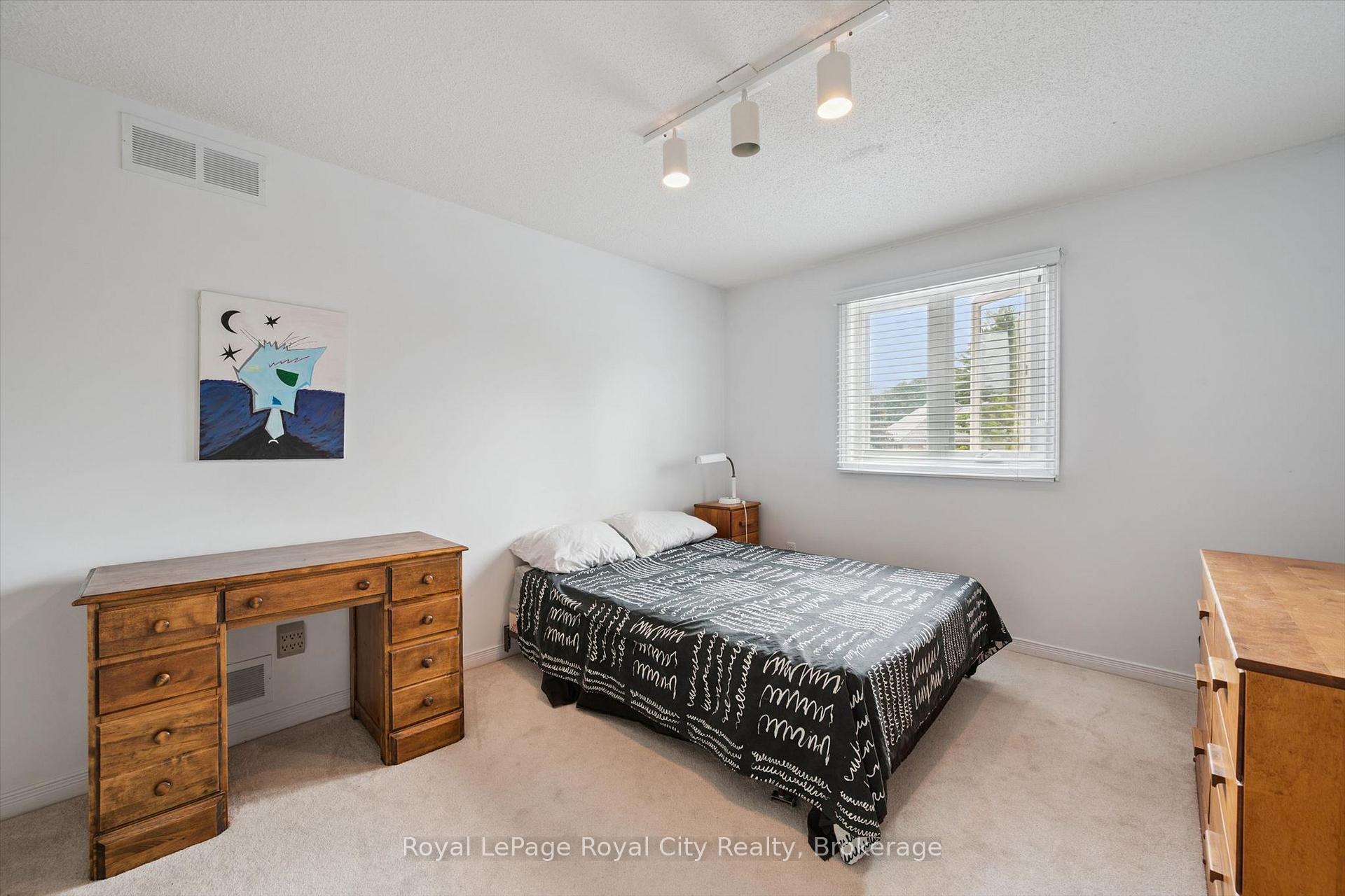 Photo 19 of 8 Mollison Court, Guelph, Kortright Hills — HOMEH
