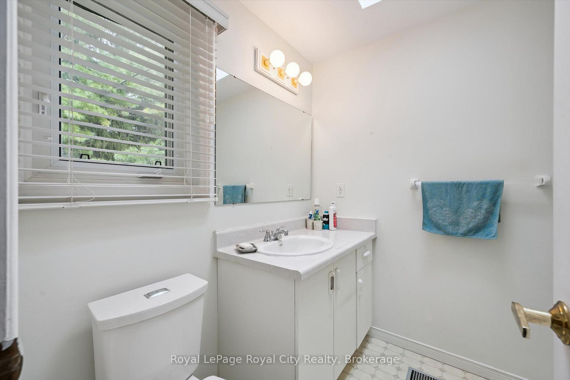 Photo 22 of 8 Mollison Court, Guelph, Kortright Hills — HOMEH