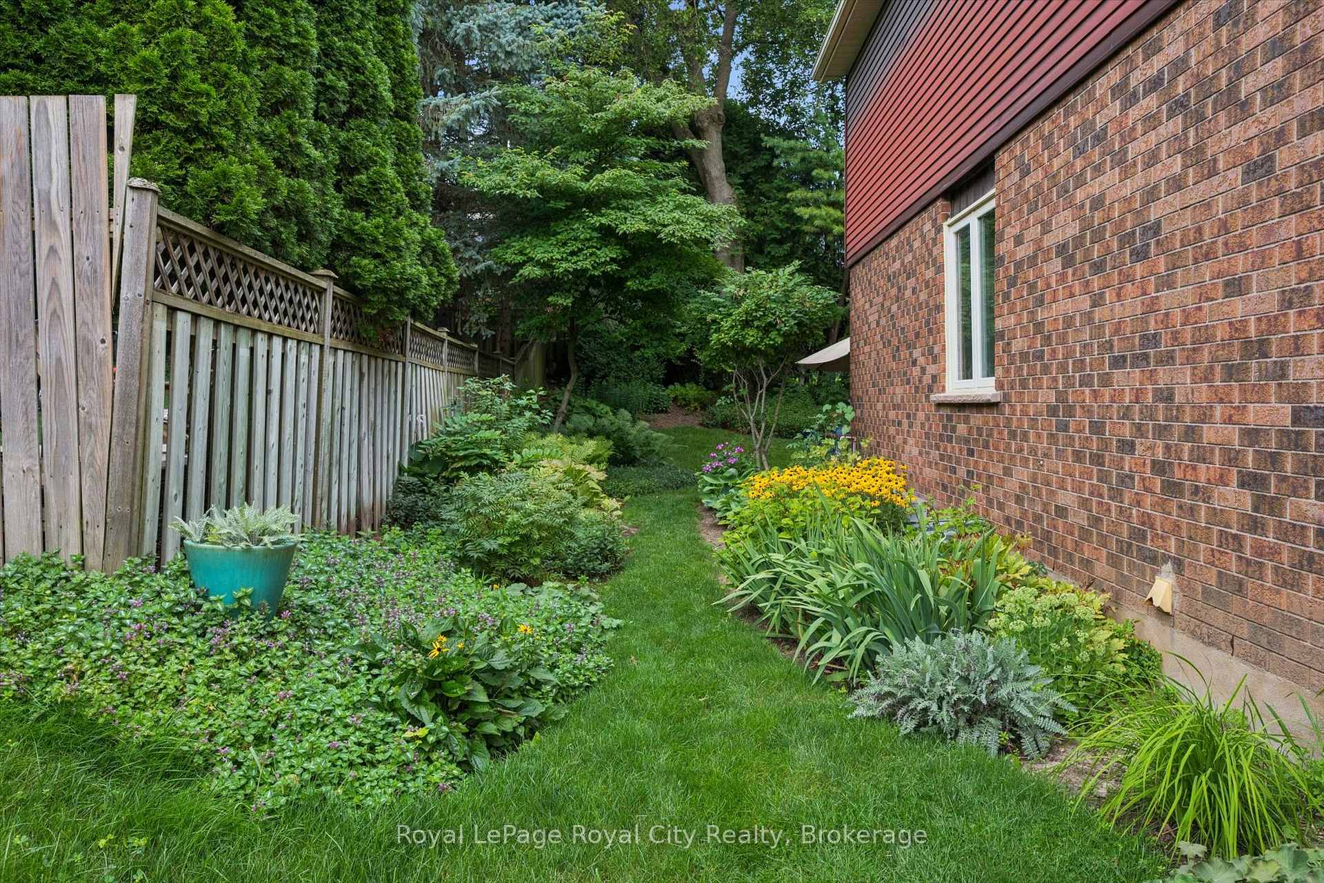 Photo 25 of 8 Mollison Court, Guelph, Kortright Hills — HOMEH