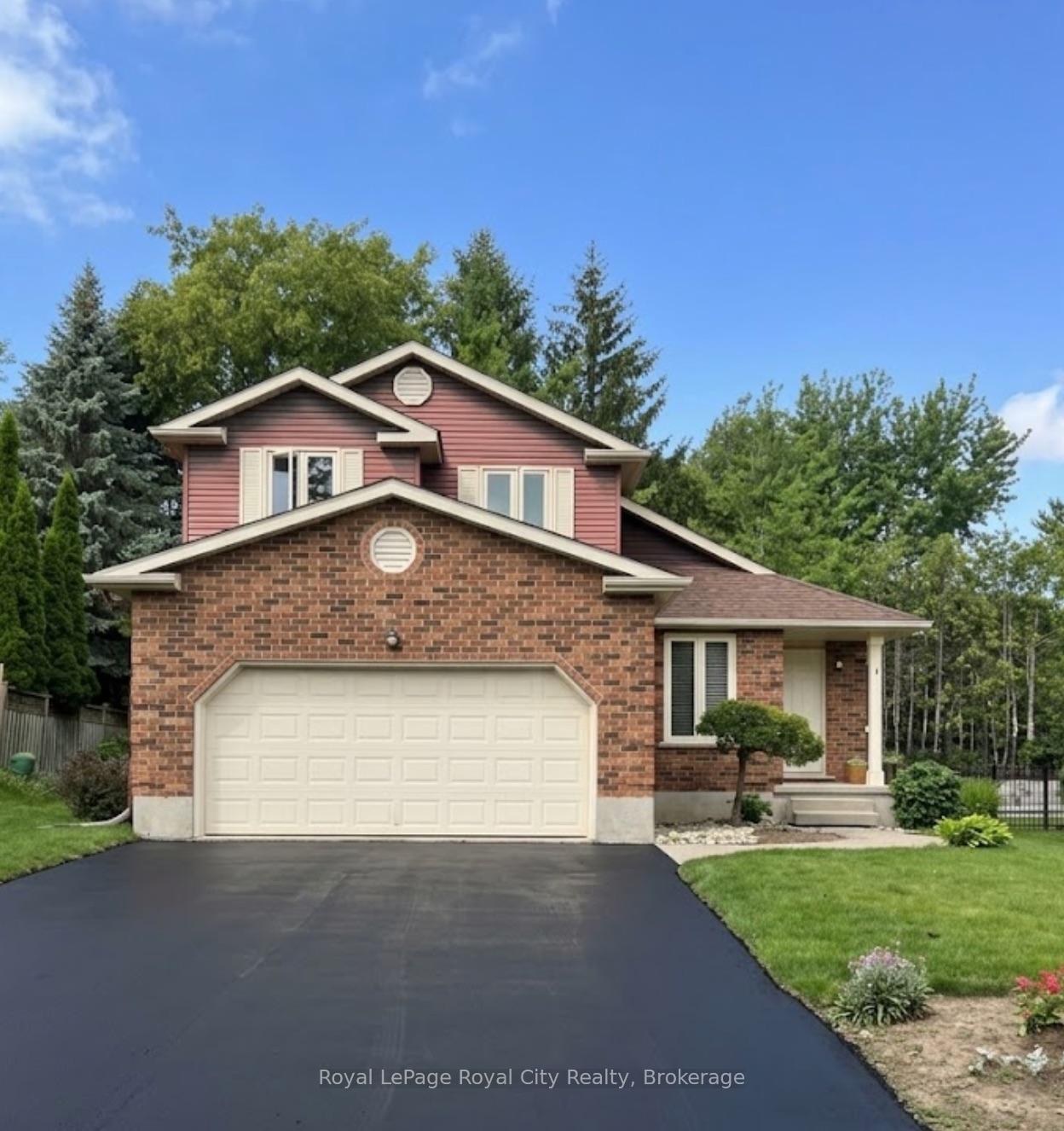 Photo 2 of 8 Mollison Court, Guelph, Kortright Hills — HOMEH