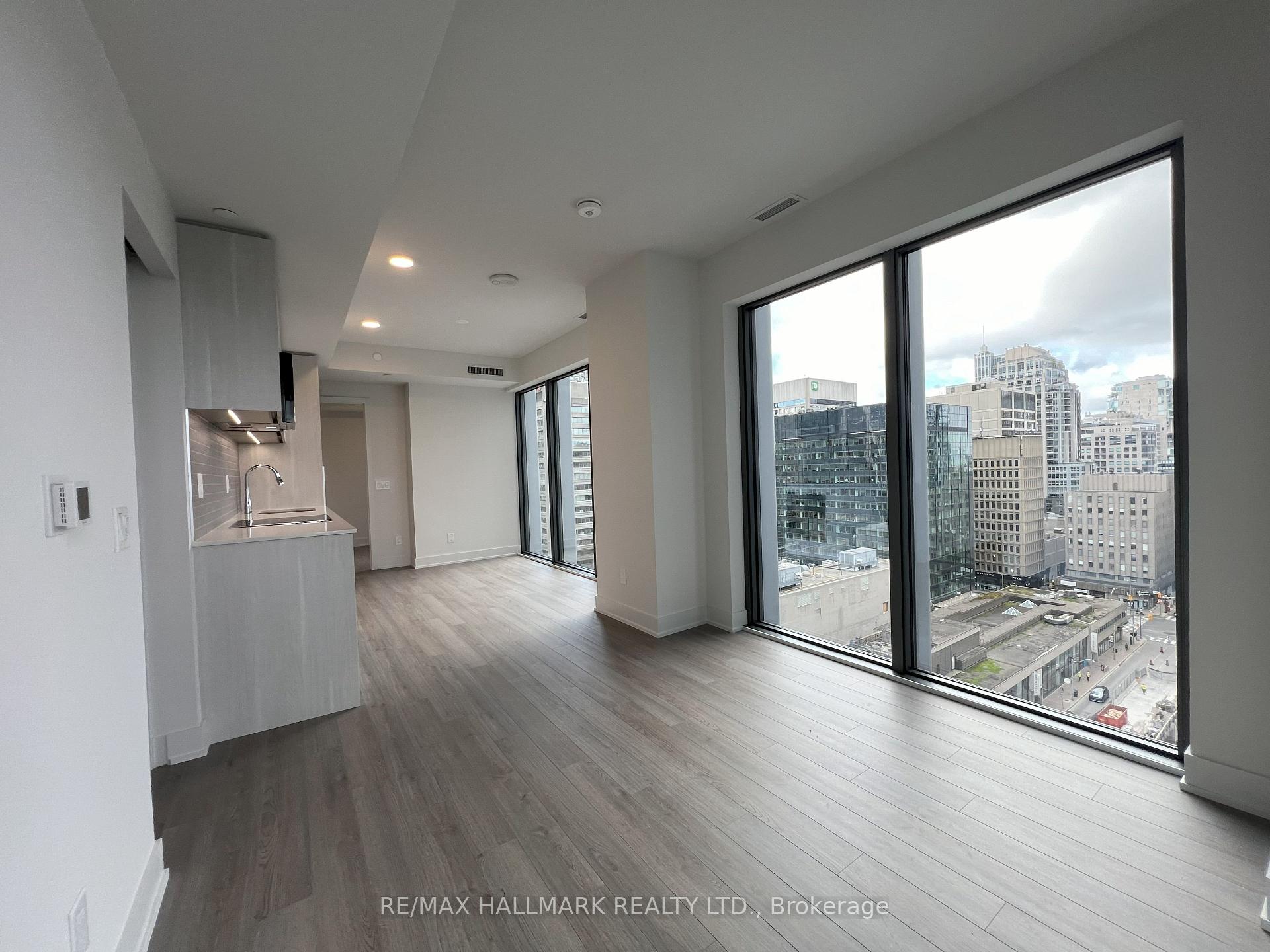 Photo 9 of Unit 1402, 8 Cumberland Street, Toronto, The Annex — HOMEH