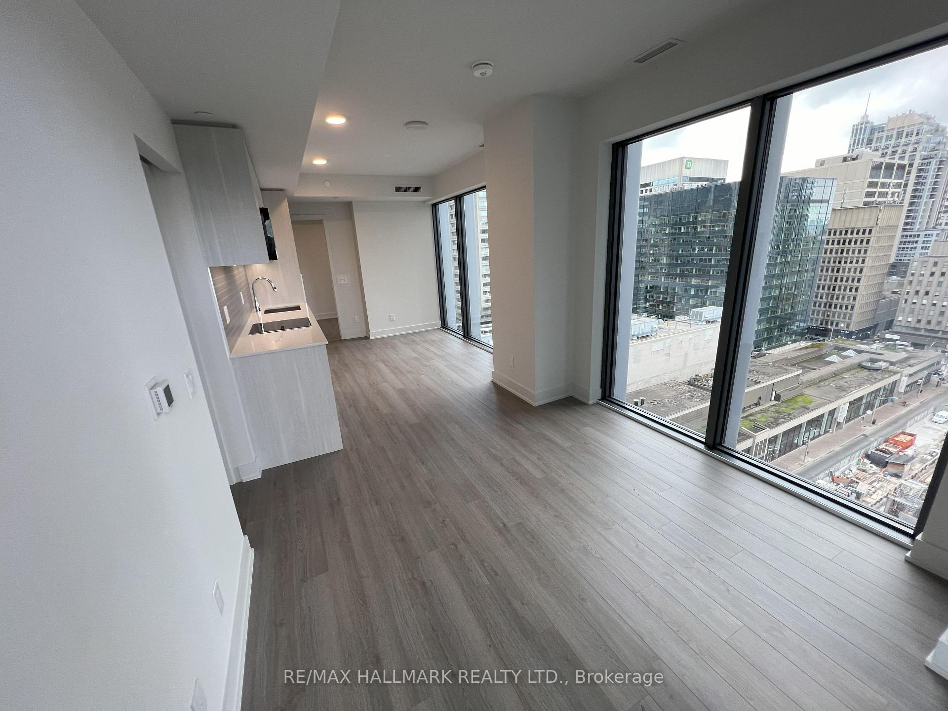 Photo 13 of Unit 1402, 8 Cumberland Street, Toronto, The Annex — HOMEH