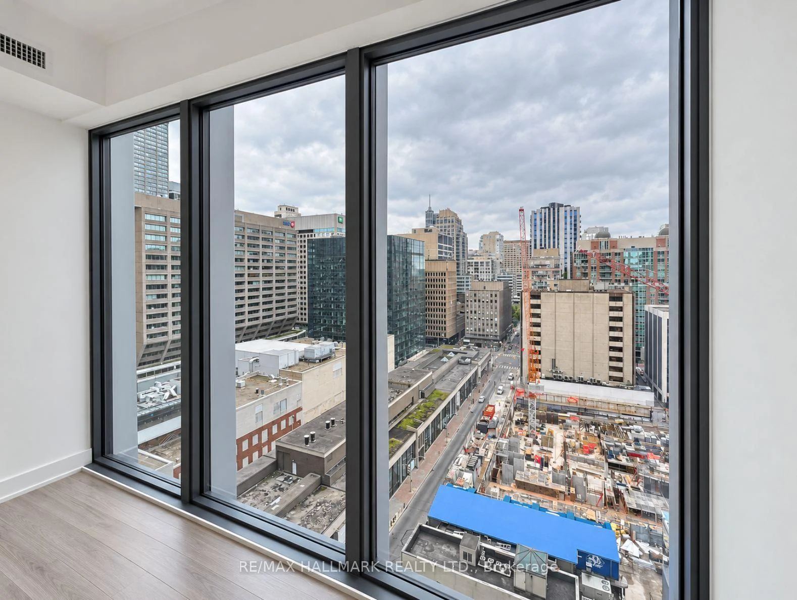 Photo 17 of Unit 1402, 8 Cumberland Street, Toronto, The Annex — HOMEH